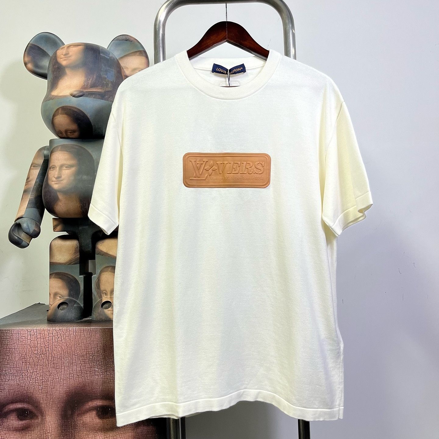 Louis Vuitton Louis Vuitton Logo Patch T-Shirt Size M Size US M / EU 48-50 / 2 - 1 Thumbnail