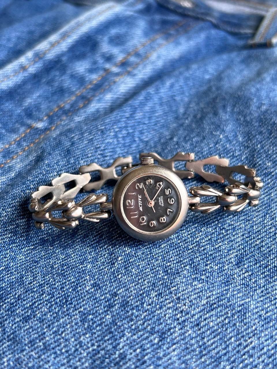 Japanese Brand × Vintage Vintage Black Logo Japanese style futuristic Form Watch Size ONE SIZE - 1 Thumbnail