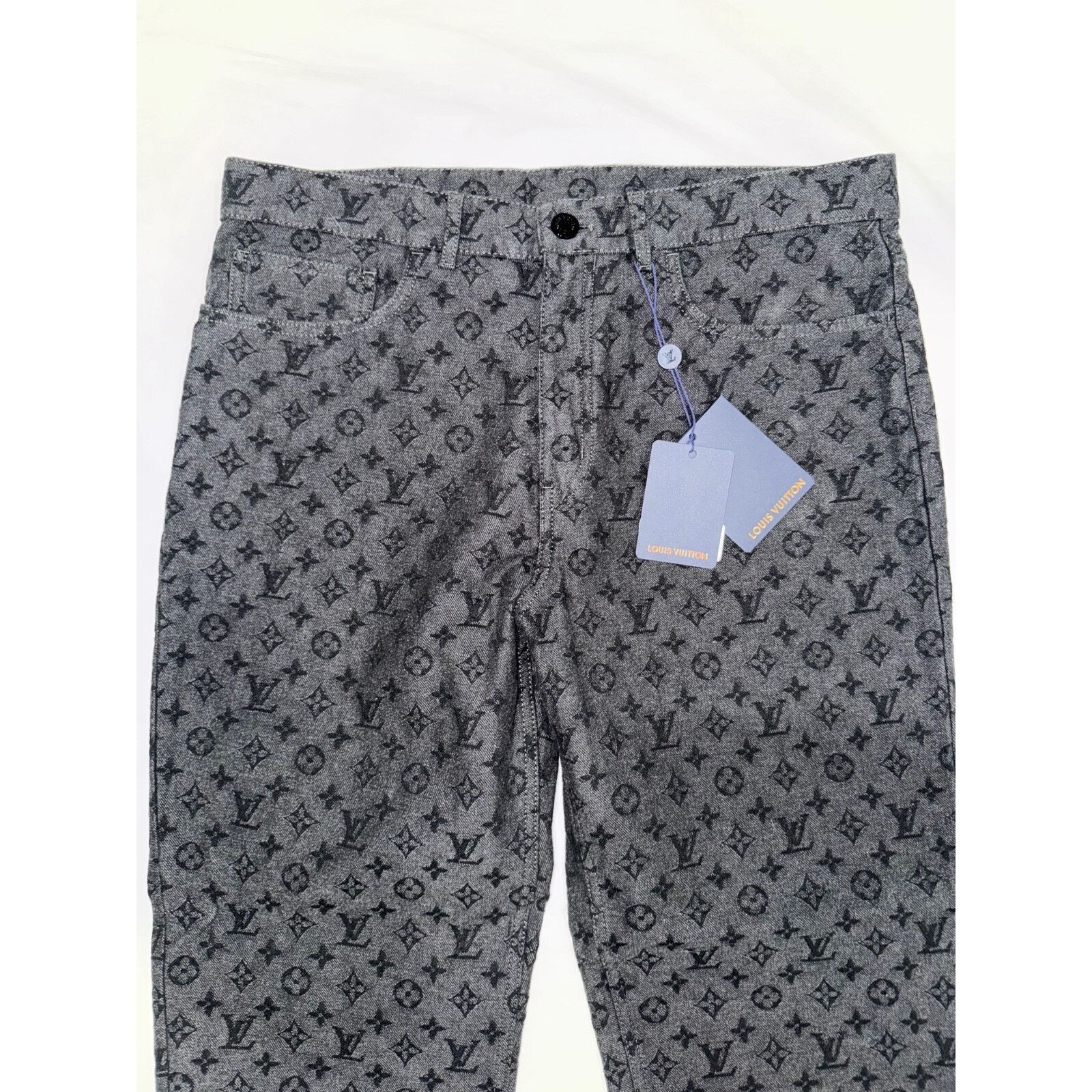 Louis Vuitton Louis Vuitton NBA Monogram Logo Gris Chine Grey Black Size US 34 / EU 50 - 5 Thumbnail