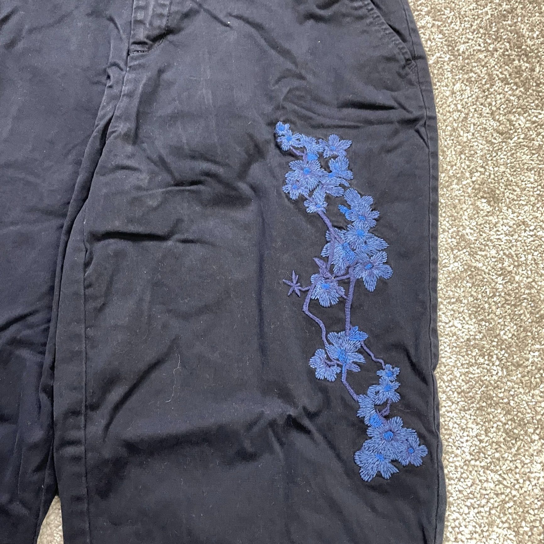 Liz Claiborne Liz Claiborne Pants Womens 10 Ankle Classic Navy Blue Floral Embroidered 34x26 Size 24" / US 00 / IT 34 - 2 Thumbnail