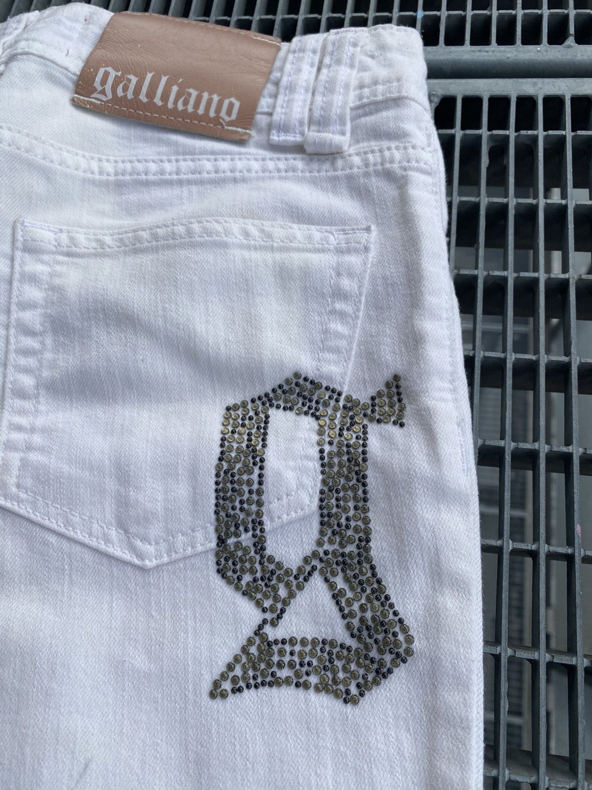 John Galliano John Galliano Pocket G Logo Jeans Size 27" / US 4 / IT 40 - 4 Thumbnail