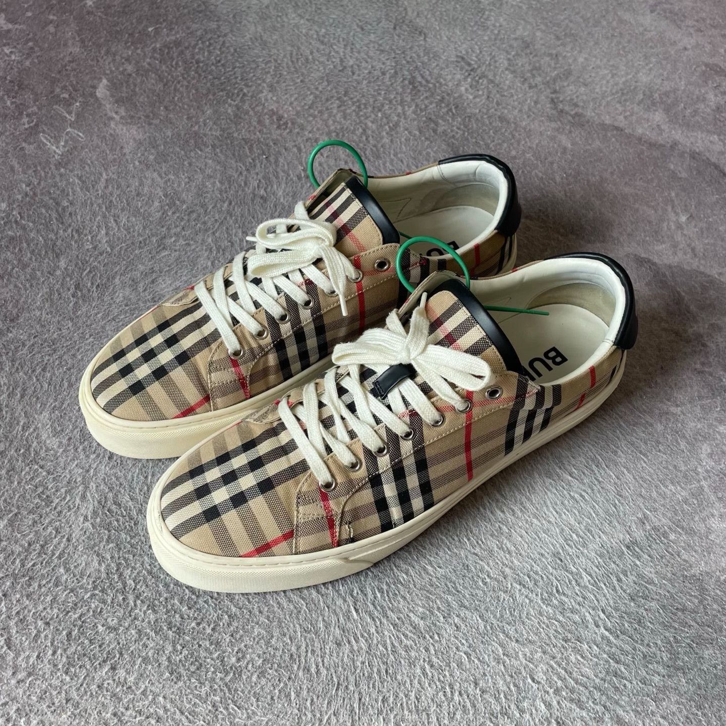 Burberry Burberry Plaid Beige Lowtop Sneakers 46 Men Size US 12 / EU 45 - 1 Thumbnail