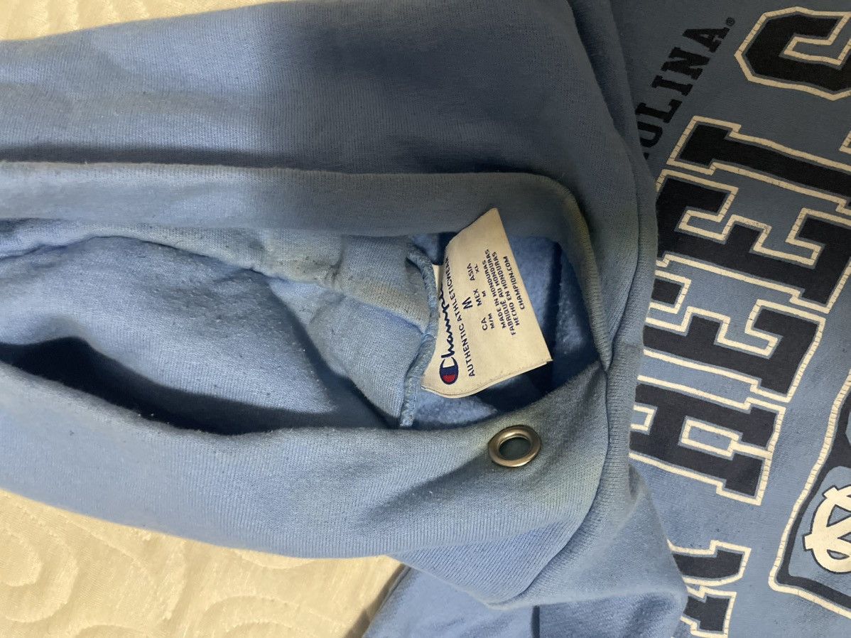 Champion Vintage blue unc Tar Heels hoodie Size US M / EU 48-50 / 2 - 3 Thumbnail