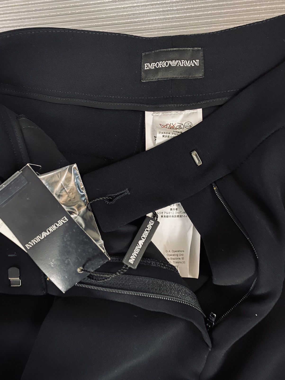 Emporio Armani Emporio Armani black dual full pleated leg shorts 40 New Size 27" / US 4 / IT 40 - 2 Thumbnail