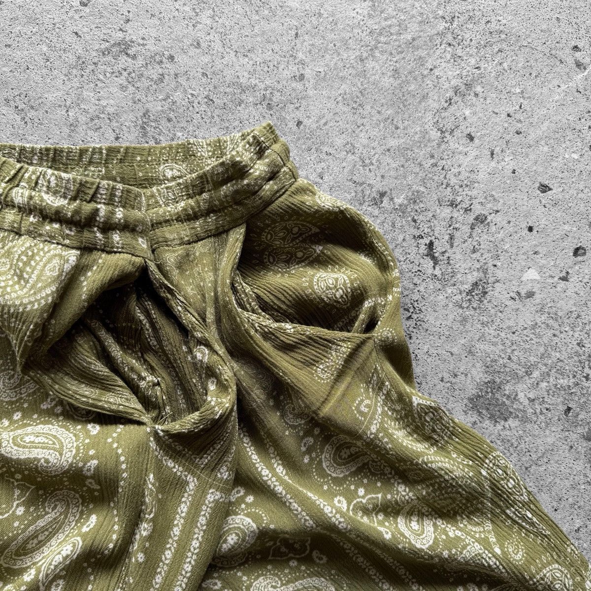 Zara Zara Womens Paisley Bandana Print Green Satin Pants Size 27" / US 4 / IT 40 - 6 Thumbnail