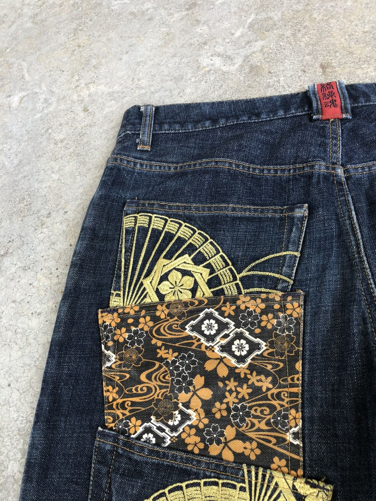 Karakuri Tamashii Karakuri Tamashii Embroidered Multipocket Distressed Size US 33 - 17 Thumbnail
