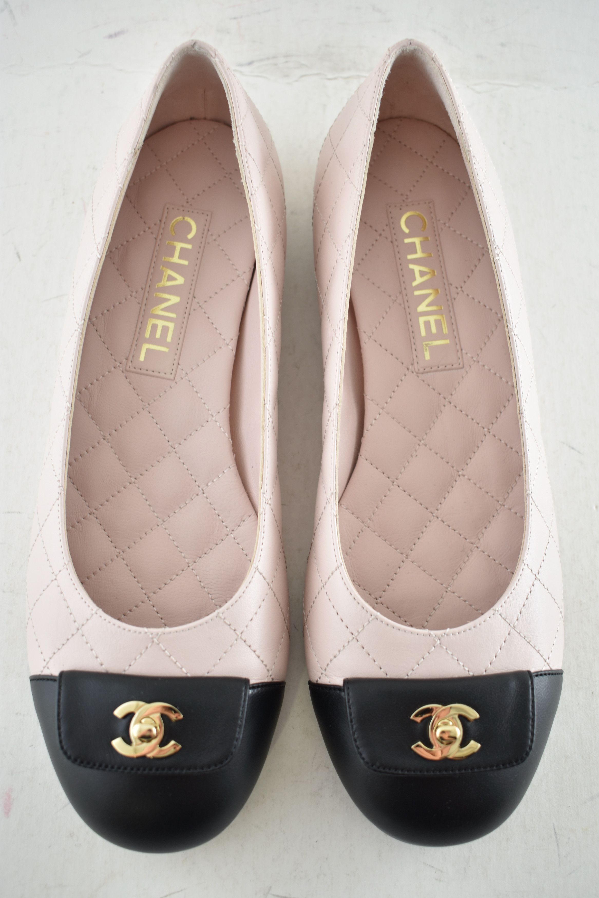 Chanel Chanel 24B Pink Black Turnlock Gold CC Logo Ballet Flat 38 Size US 8 / IT 38 - 11 Thumbnail