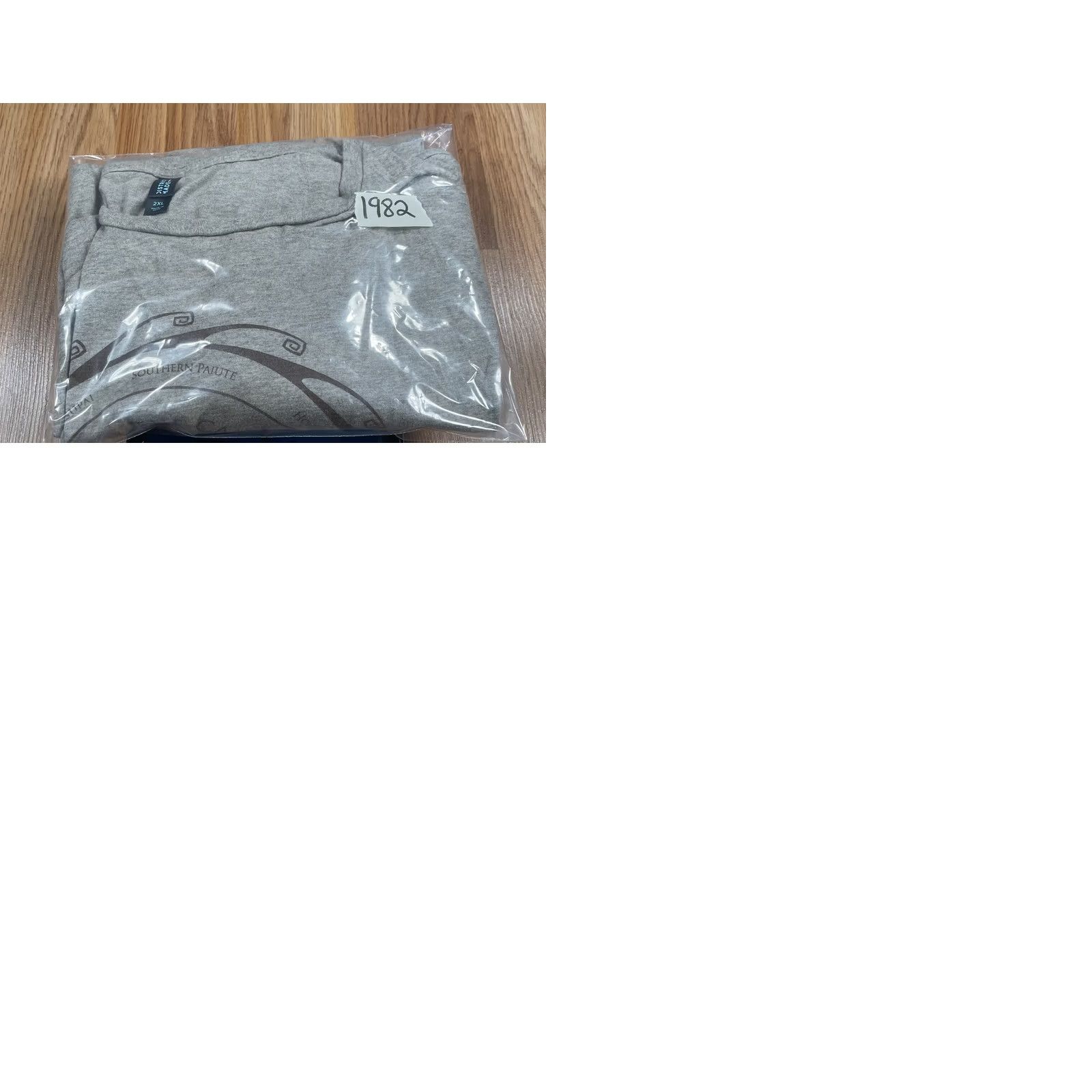 Vintage VINTAGE District Made Graphics T-Shirt Mens 2XL Gray Short Sleeve Size US XXL / EU 58 / 5 - 9 Thumbnail