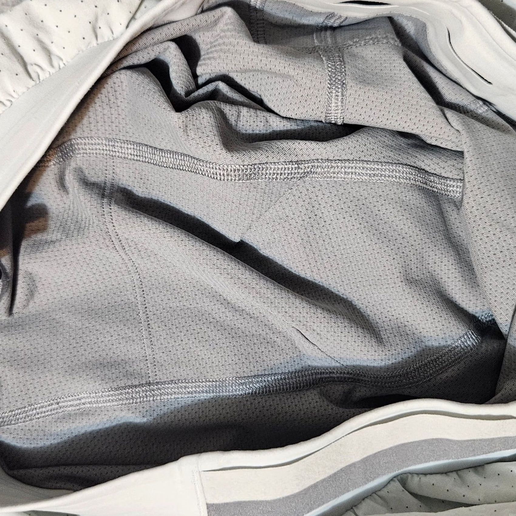 Lululemon lululemon Lightweight Lined Running 4" Short White Gray Size Small M7AU4S Men Athletic Shorts White Small Mens Size US 29 - 4 Thumbnail