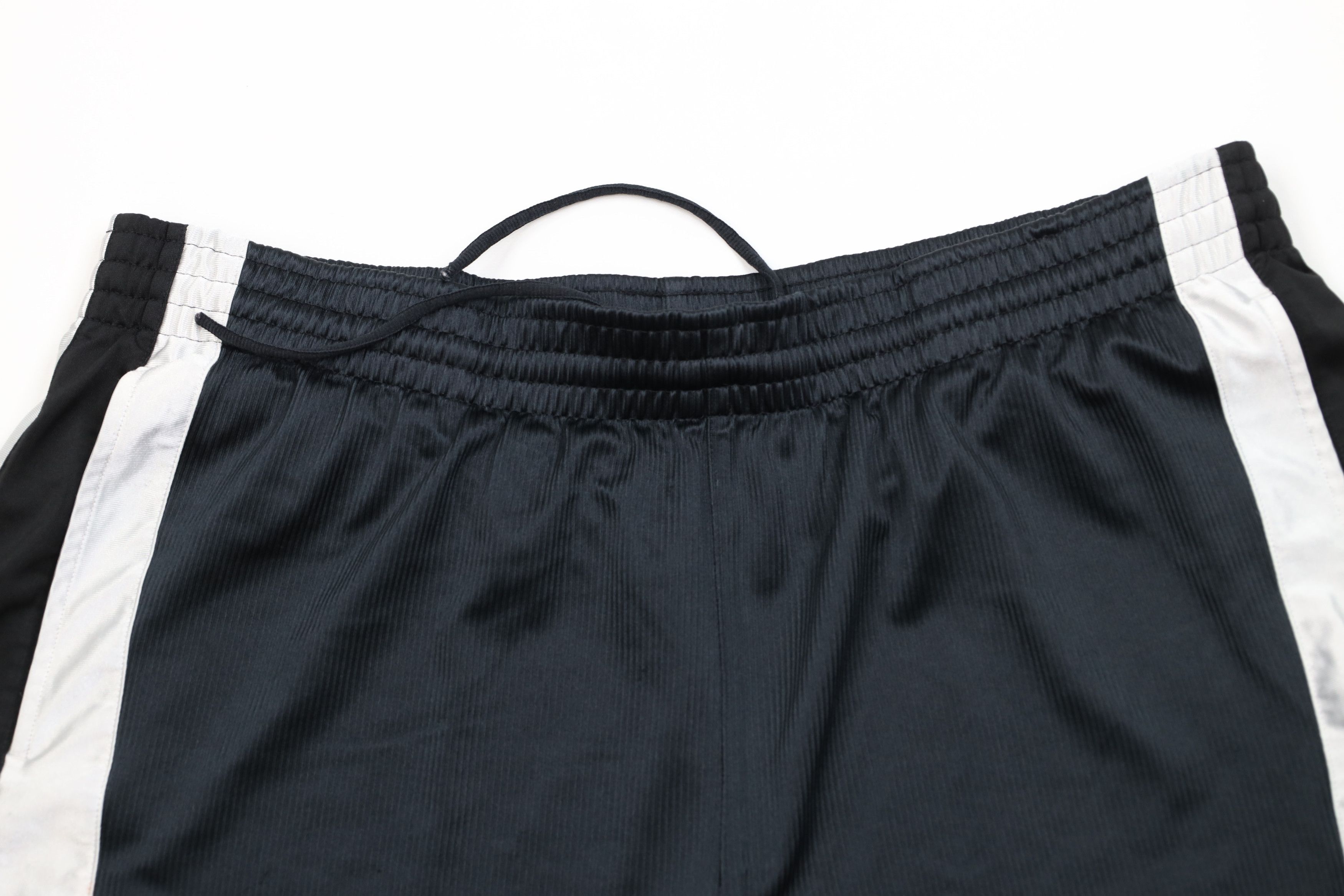 Nike Vintage Nike Mini Swoosh Heavyweight Gym Basketball Shorts Size US 38 / EU 54 - 2 Thumbnail