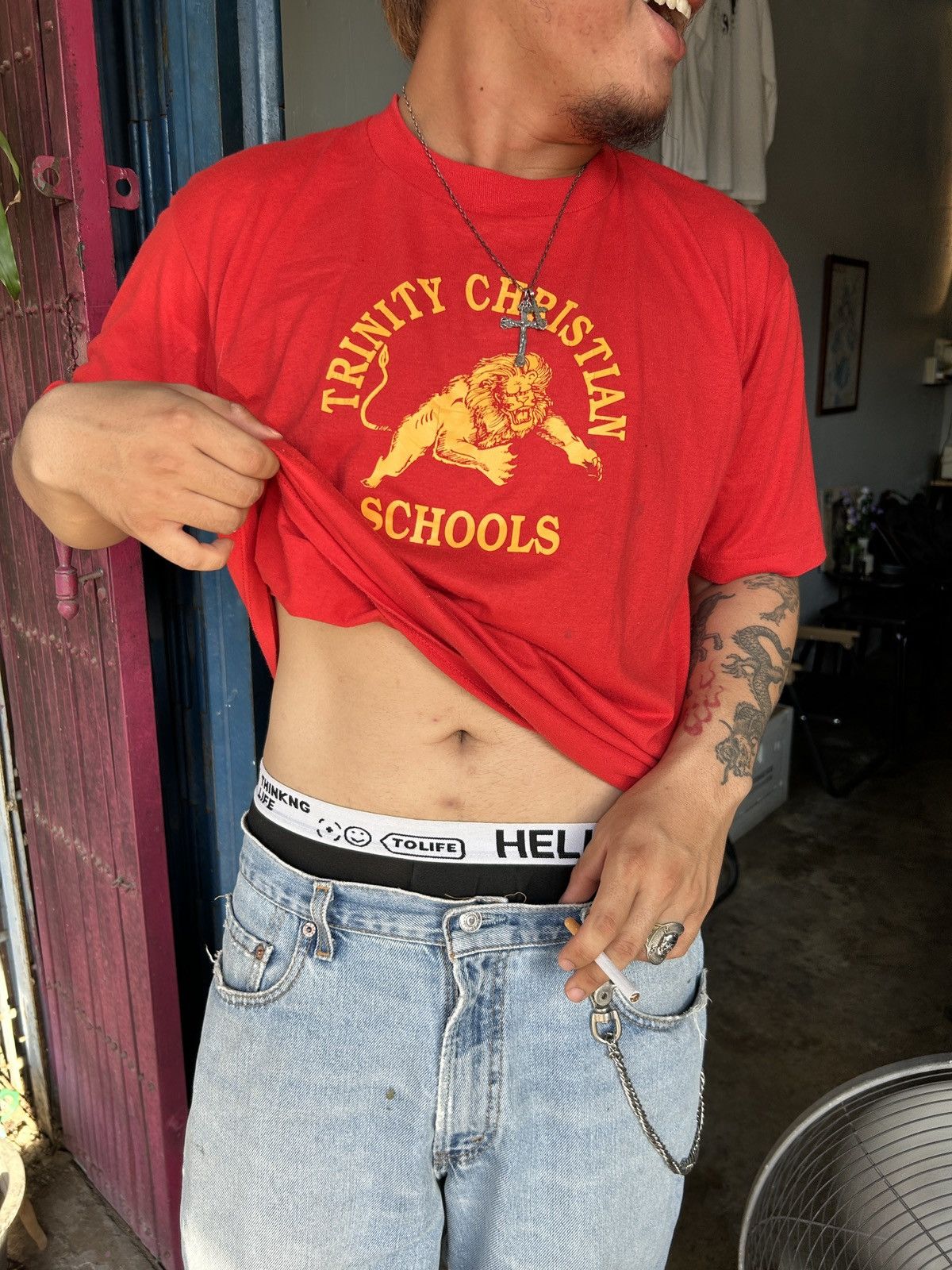 Vintage 1980s Trinity Christian School Varsity Tee Size US L / EU 52-54 / 3 - 1 Thumbnail