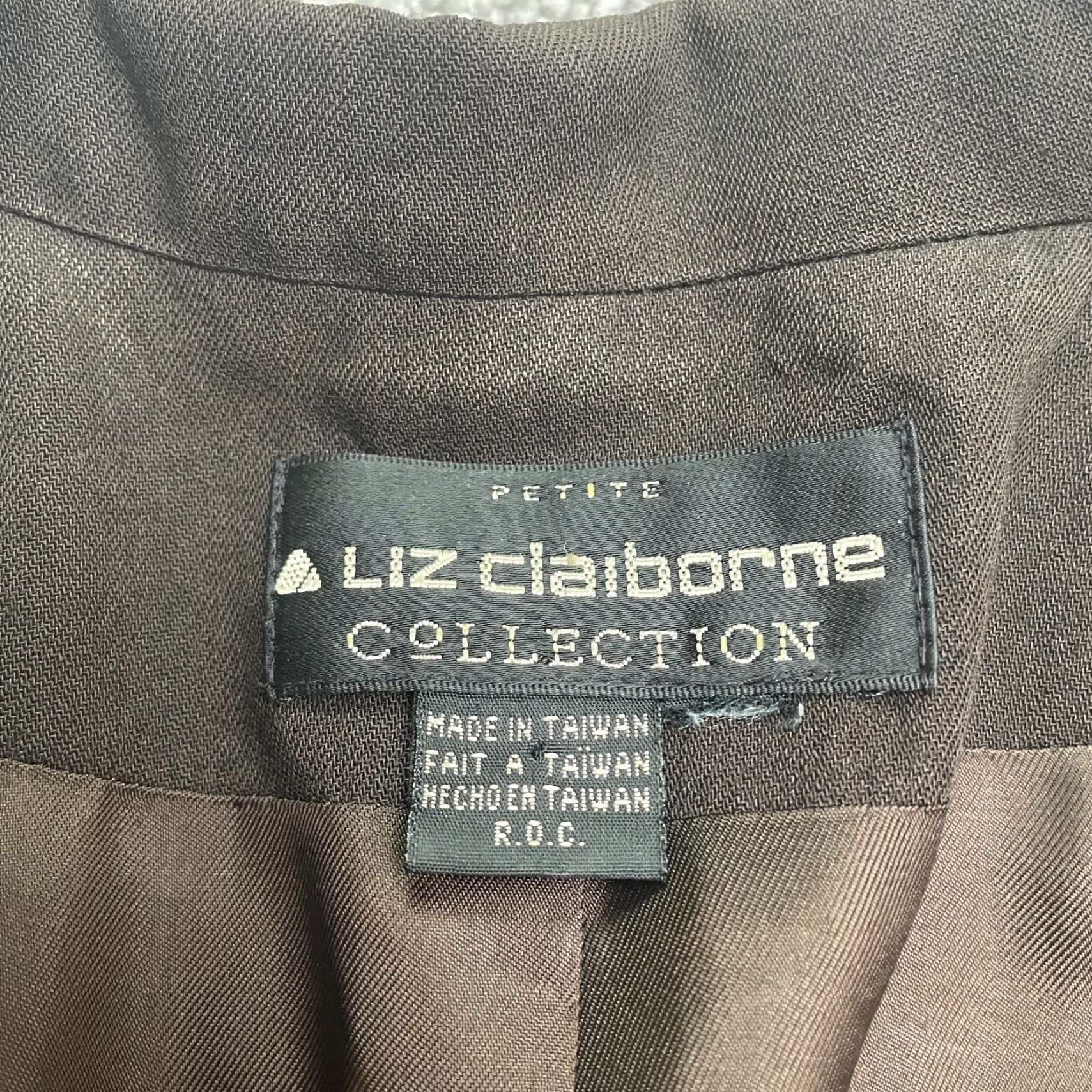 Liz Claiborne VINTAGE Liz Claiborne Blazer Jacket Womens 4P Petite Dark Brown 6 Buttons Work Shirt Size S / US 4 / IT 40 - 3 Thumbnail
