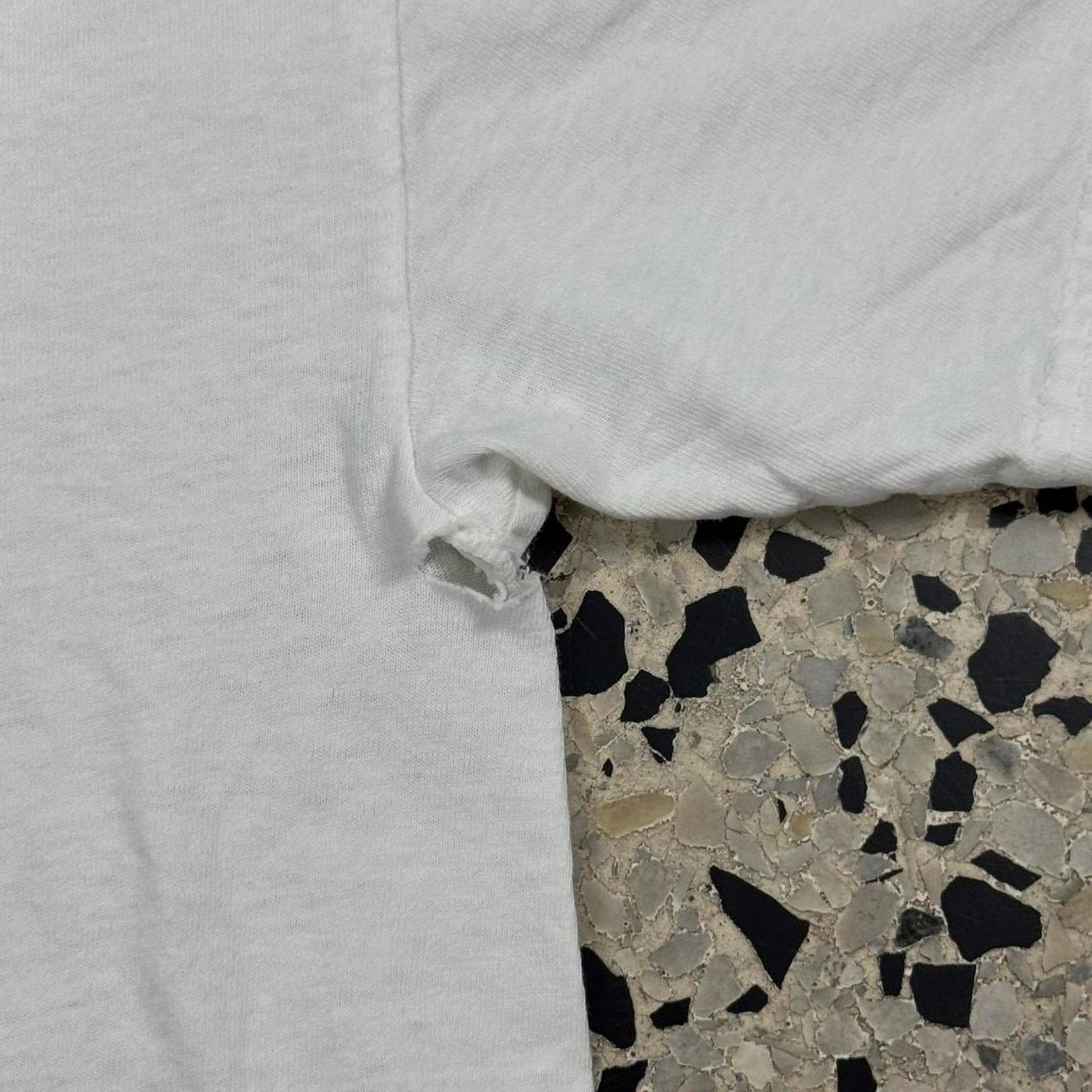 Fruit Of The Loom × Vintage VINTAGE Y2K 2005 THE BEATLES BAND COVER THRASHED TEE: Size US XL / EU 56 / 4 - 4 Thumbnail