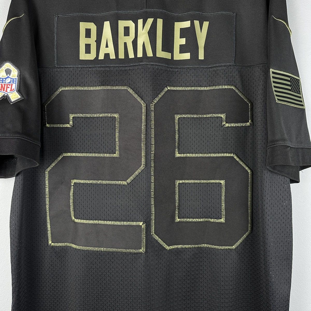 Nike Salute to Service New York Giants Jersey Saquon Barkley Size US L / EU 52-54 / 3 - 17 Thumbnail