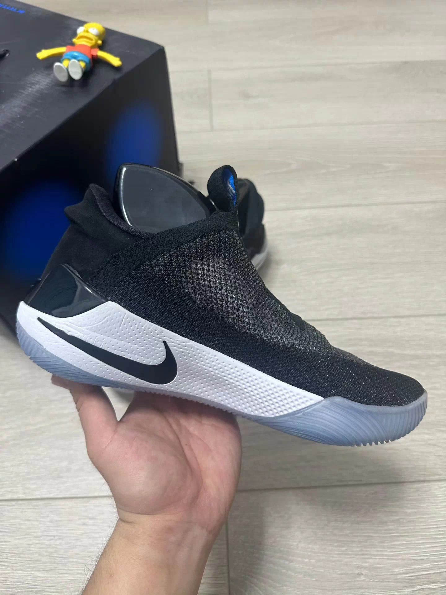Nike adapt bb black white 41 worn original box with charging pad Size US 8 / EU 41 - 4 Thumbnail
