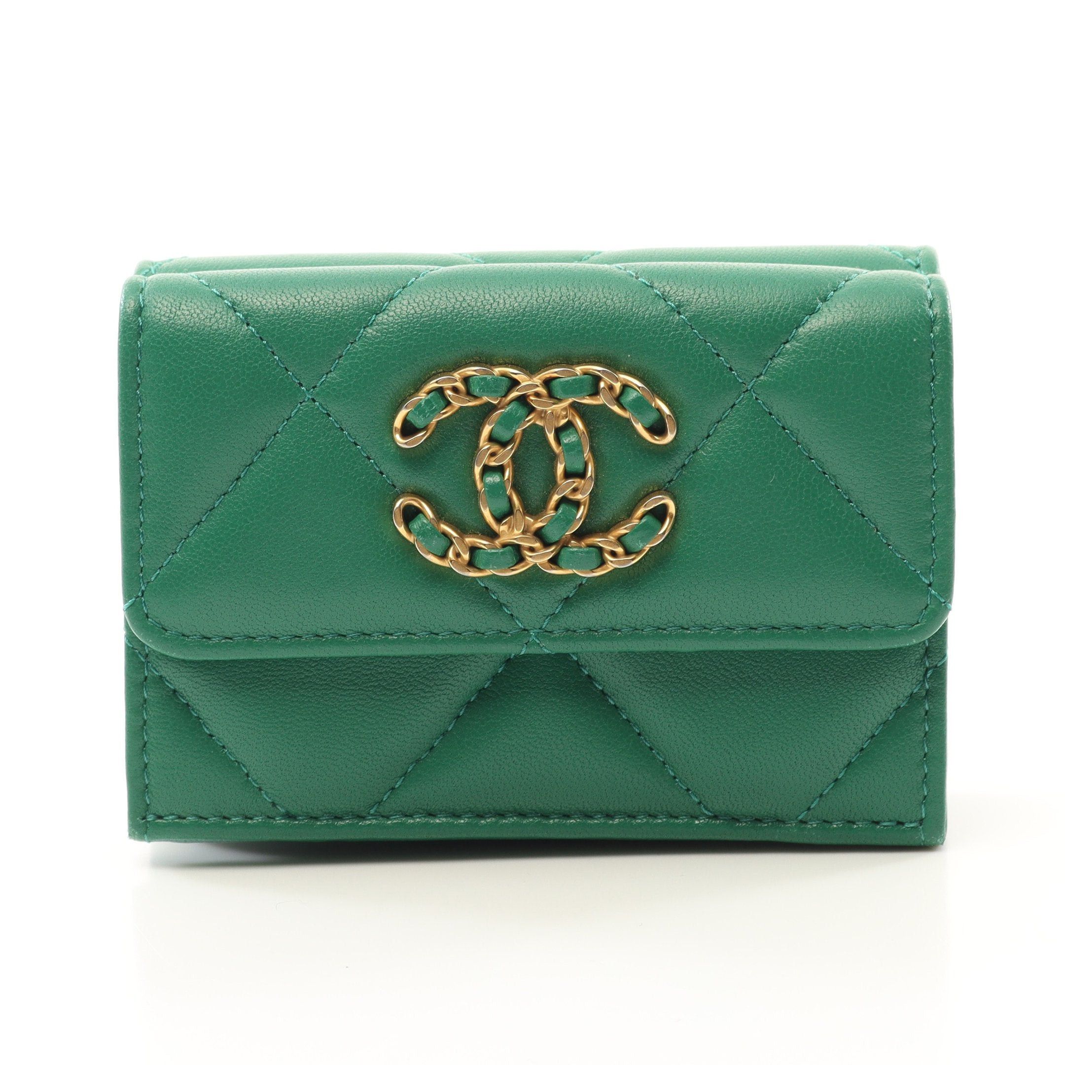 Chanel Chanel 19 Matelasse Trifold Wallet Lambskin Green Gold Hardware