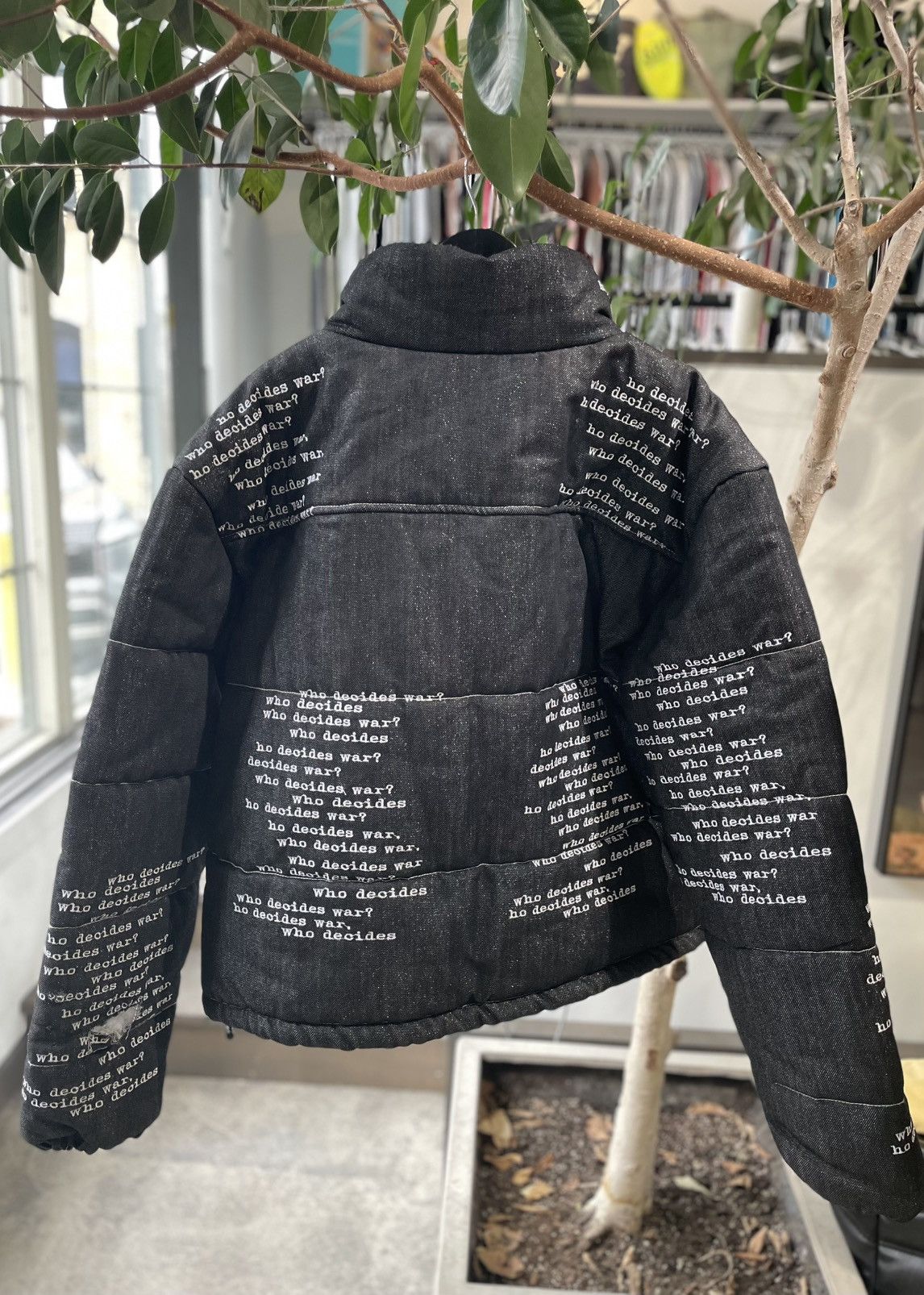 Who Decides War Who Decides War Signature Scripture Puffer Size US L / EU 52-54 / 3 - 3 Thumbnail