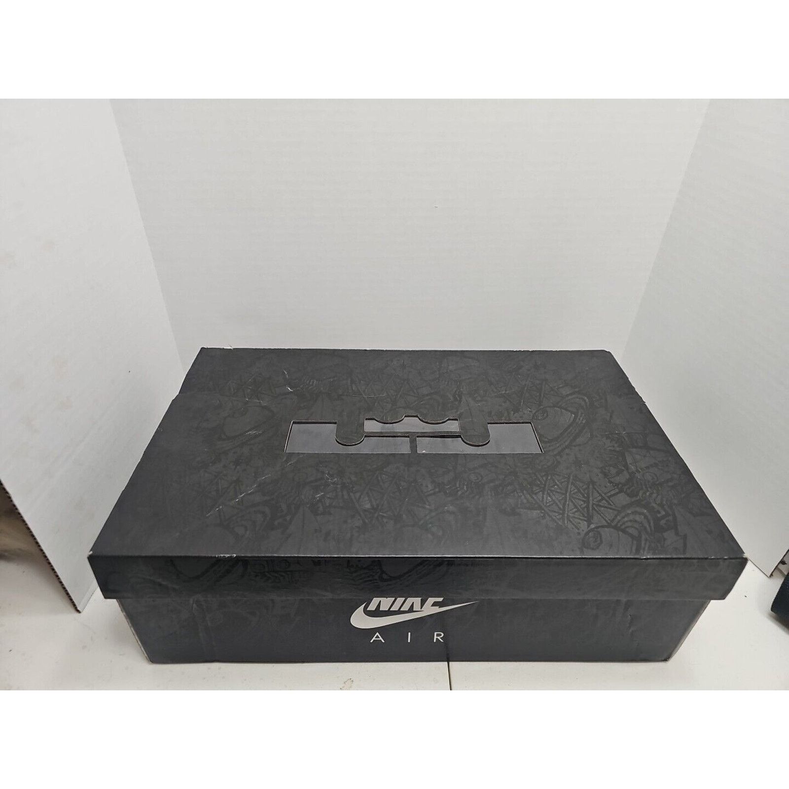 Nike Nike LeBron XIX Wild Berry/Hyper Pink Men's SIZE 10.5 W/ BOX Size US 10.5 / EU 43-44 - 19 Thumbnail