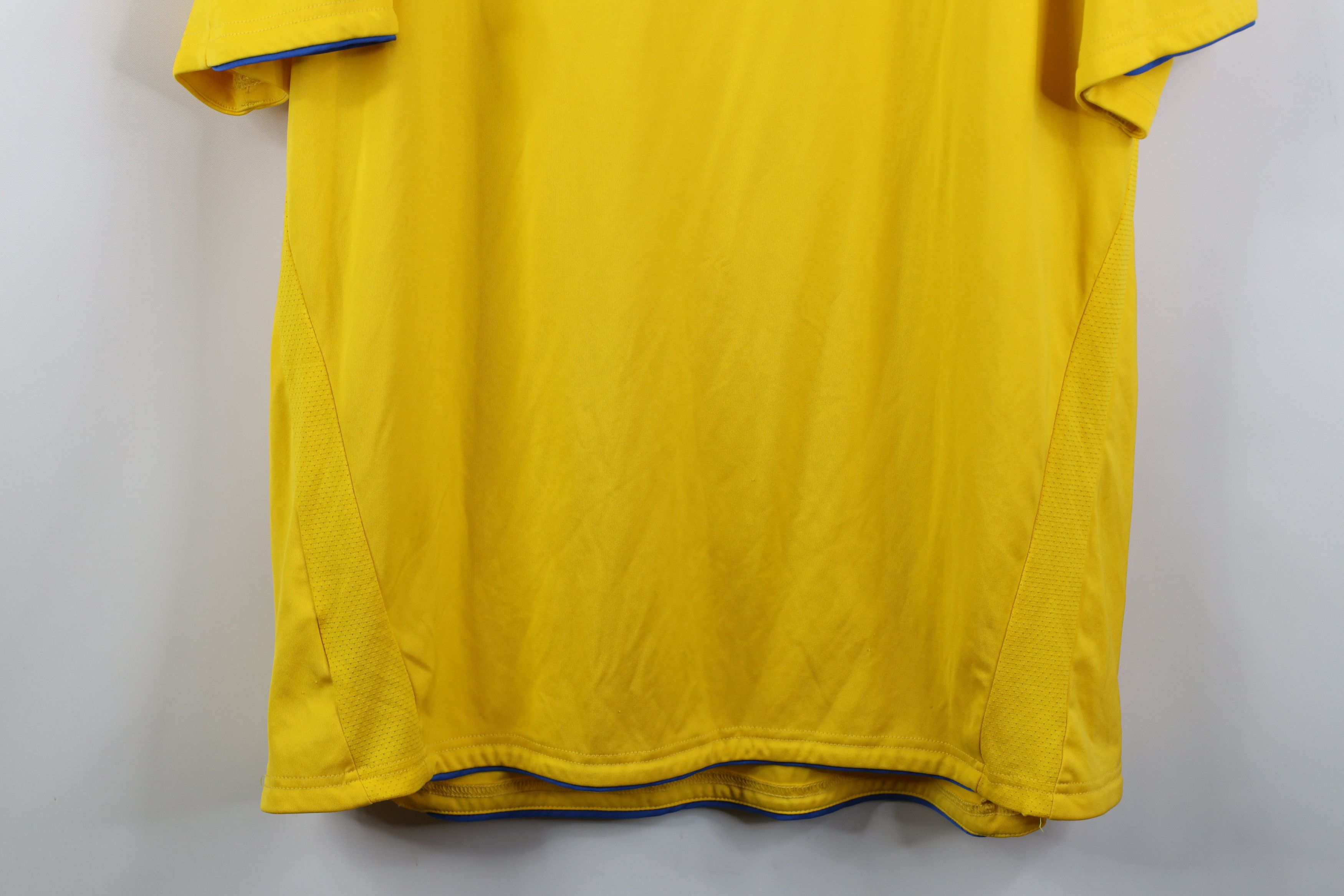 Umbro Vintage Umbro World Cup Training Brasil Soccer Jersey Size US XL / EU 56 / 4 - 15 Thumbnail
