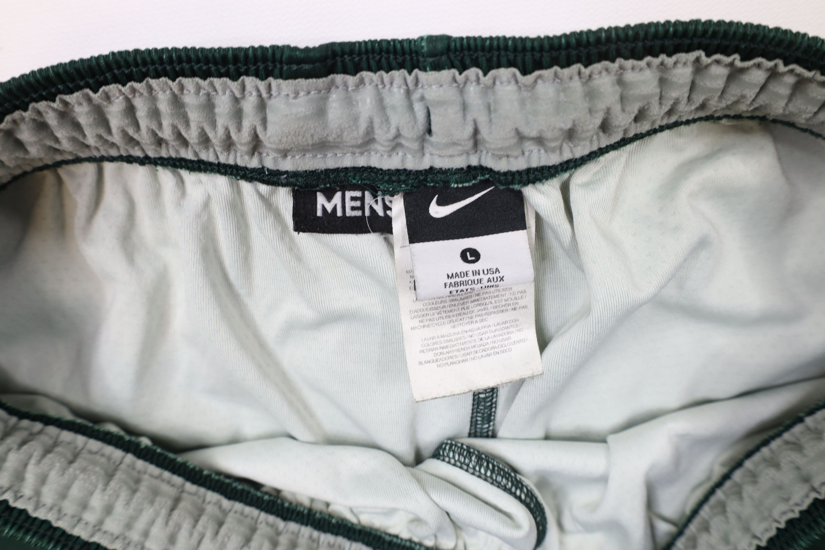 Nike × Vintage Nike Michigan State University Basketball Shorts Green USA Size US 34 / EU 50 - 8 Thumbnail