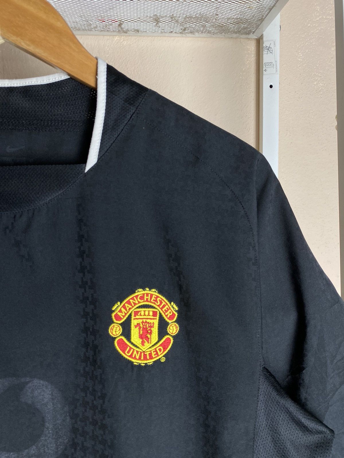 Nike Vintage Manchester United Away Kit 2004/2005 Jersey Size US M / EU 48-50 / 2 - 3 Thumbnail