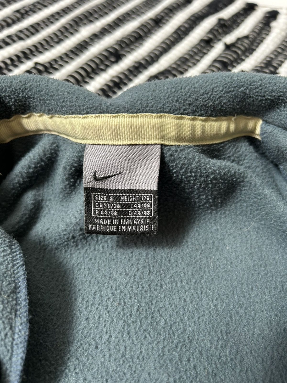 Nike VINTAGE NIKE 2000s FLEECE ZIP UP SWEATSHIRT Size US S / EU 44-46 / 1 - 3 Thumbnail