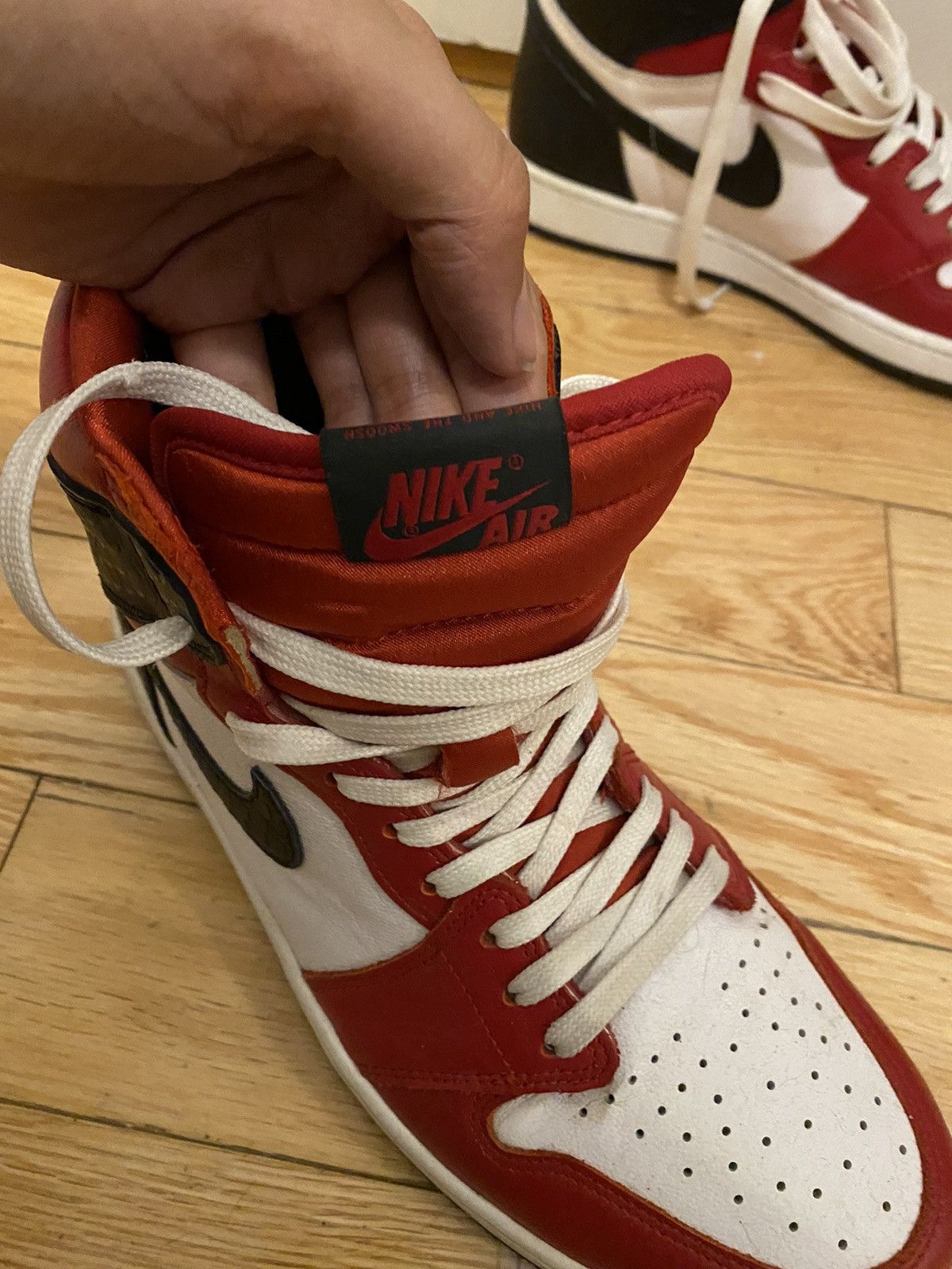 Jordan Brand × Nike Air Jordan 1 Satin Snake Size US 8.5 / EU 41-42 - 2 Thumbnail