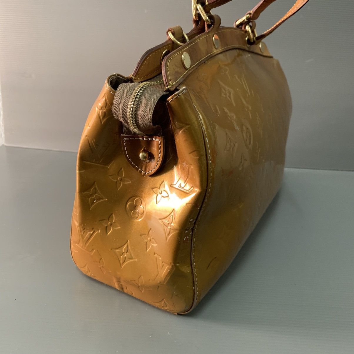 Louis Vuitton Louis Vuitton Monogram Vernis Brea PM Gold Handbag Size ONE SIZE - 9 Thumbnail