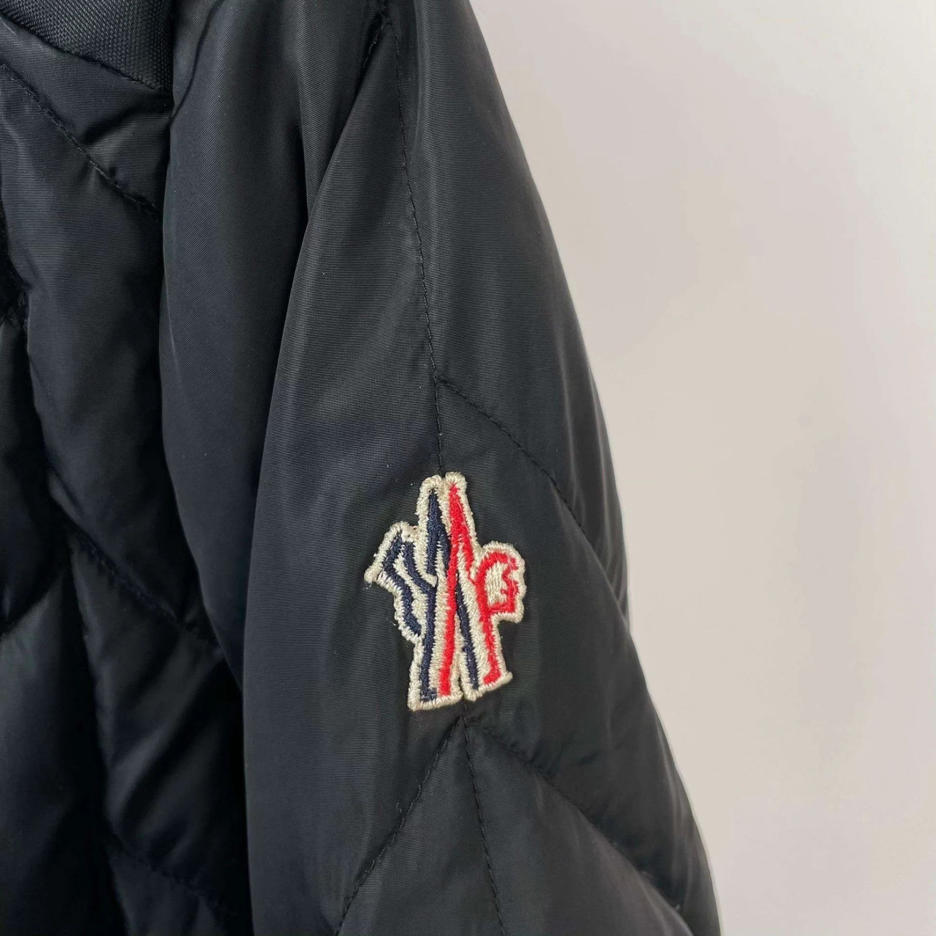 Moncler Moncler hooded down jacket black A-grade no accessories Size US L / EU 52-54 / 3 - 3 Thumbnail