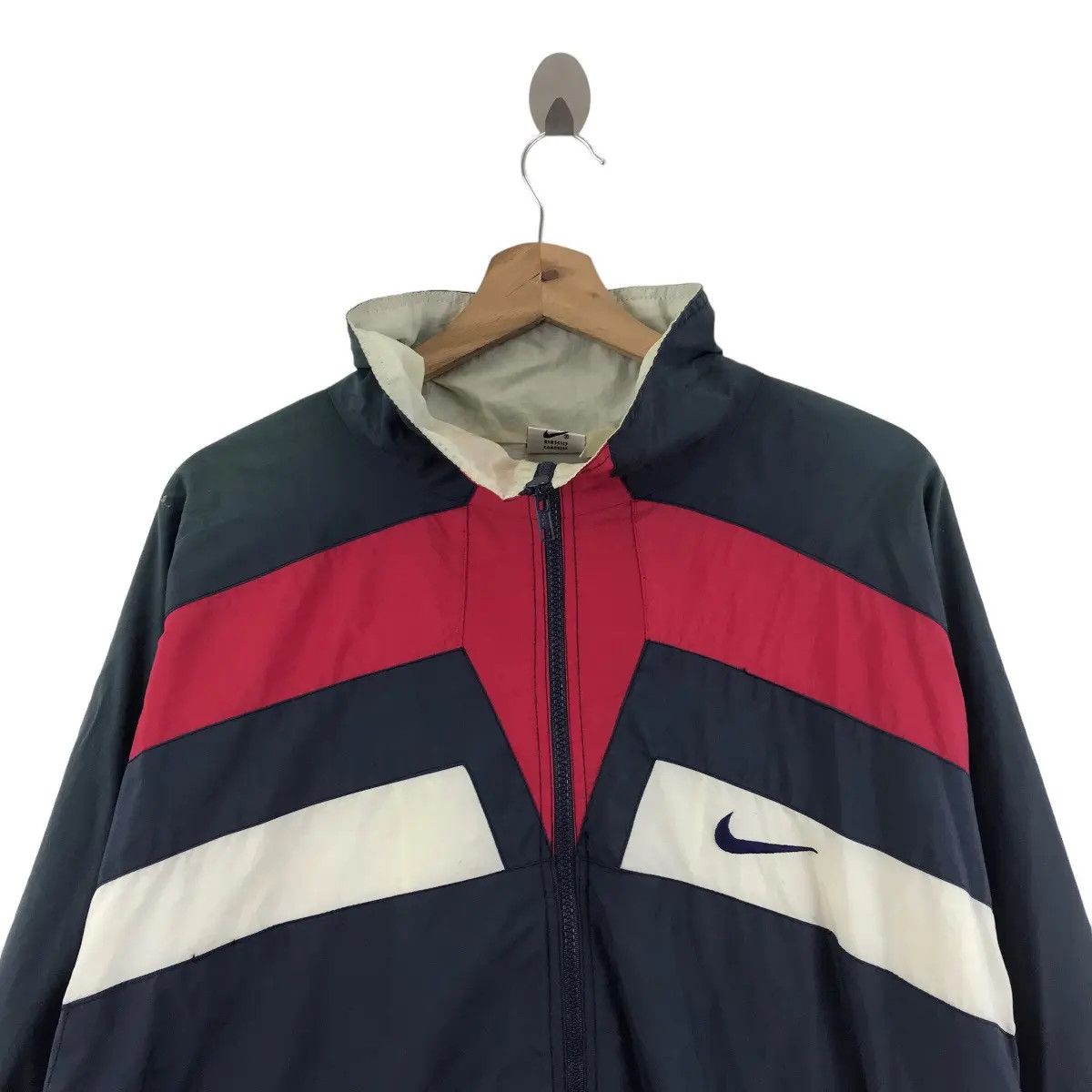 Vintage 90’ NIKE CENTER LOGO Swoosh Grey Tag Windbreaker