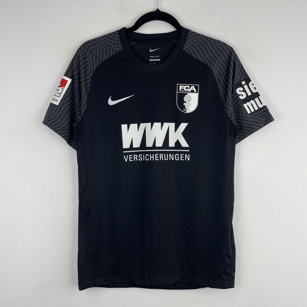 Nike FC Augsburg Third Nike Men’s Jersey Shirt 2021/2022 size S Size US S / EU 44-46 / 1 - 1 Thumbnail