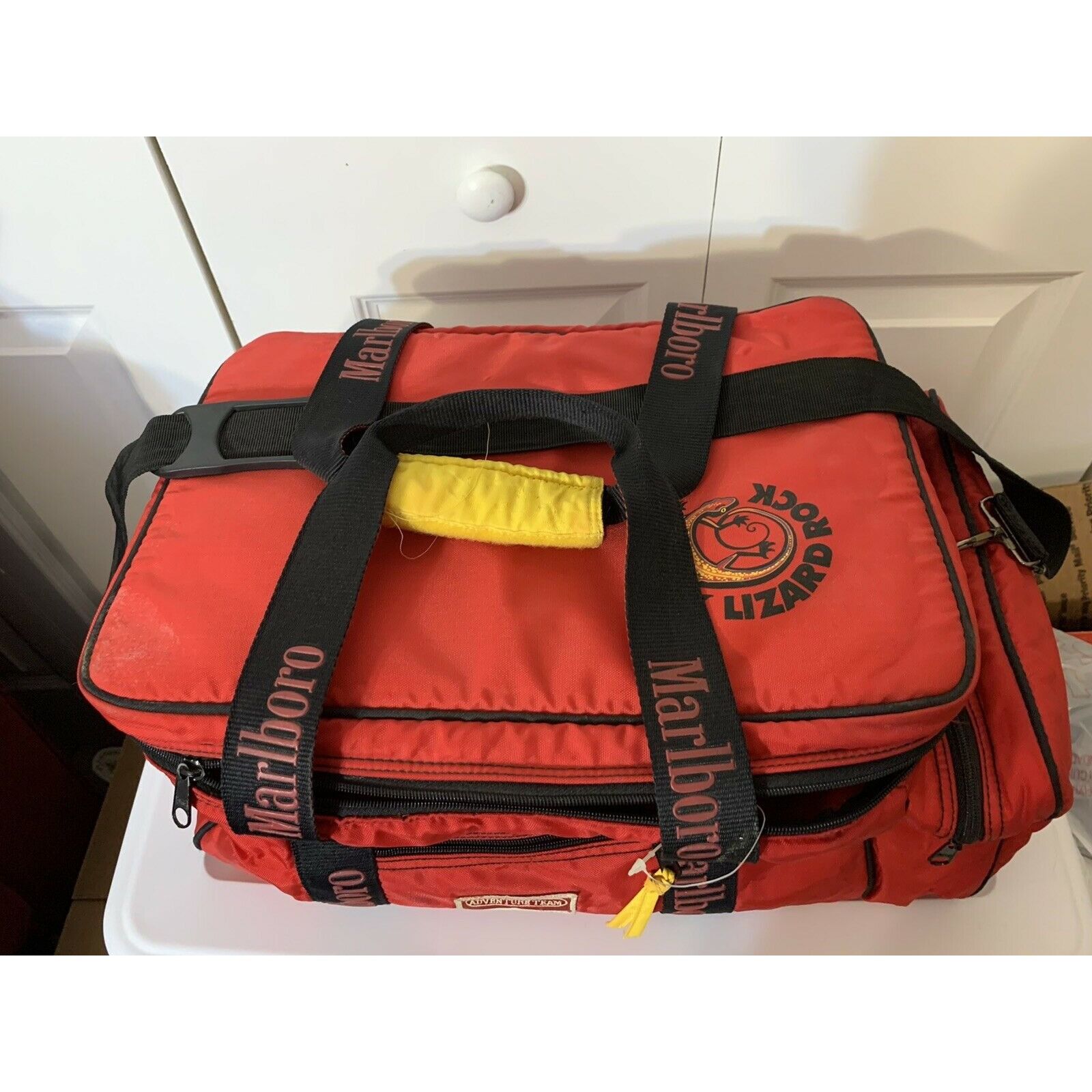 Marlboro Adventure Team VTG Marlboro ADVENTURE TEAM LIZARD ROCK Red LARGE Bag Cooler Size ONE SIZE - 2 Thumbnail