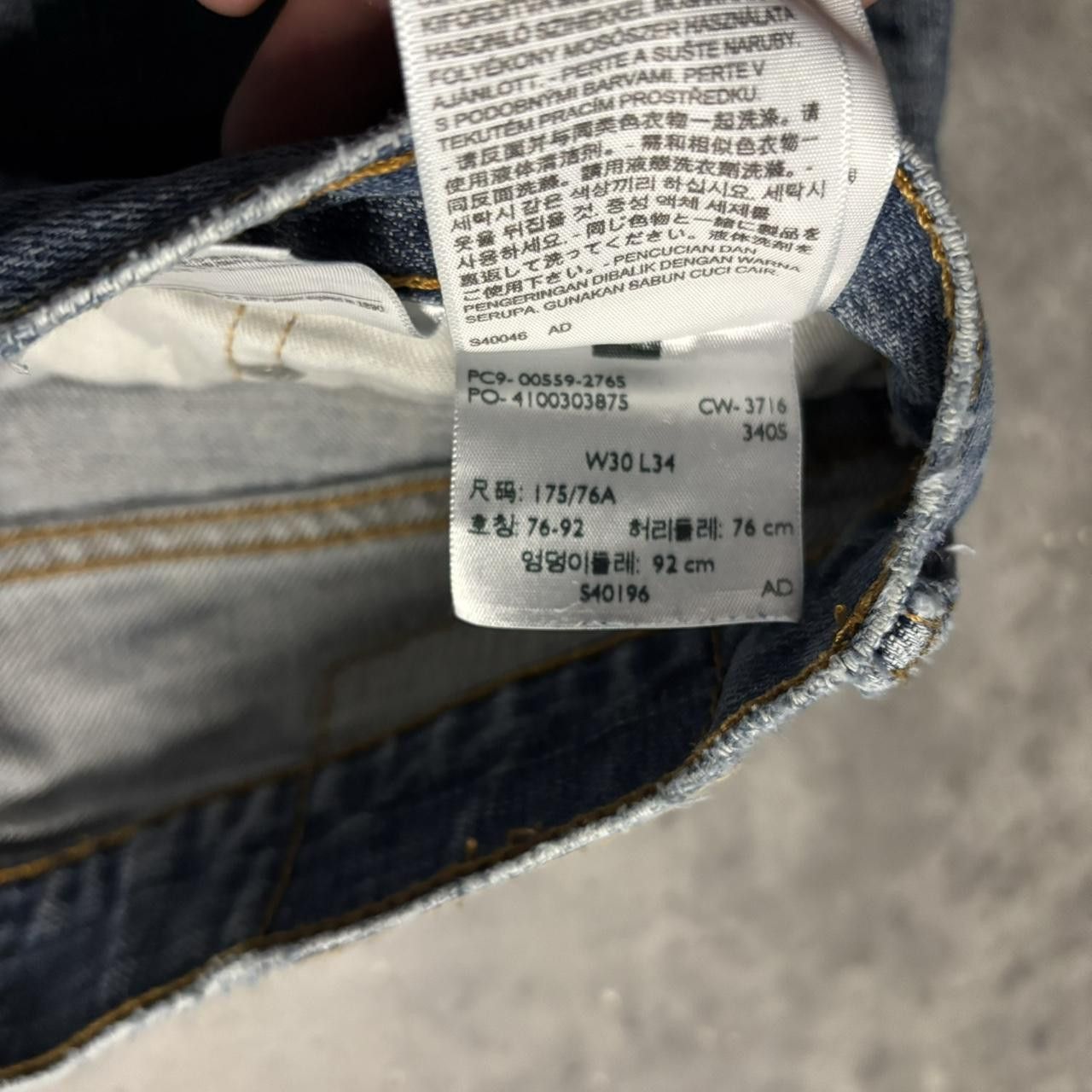 Levi's × Vintage Crazy Vintage Y2K/2000s Grunge Levis Medium Wash Denim Jeans! Size US 30 / EU 46 - 8 Thumbnail