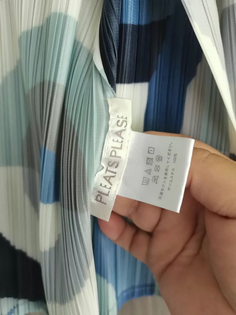 Issey Miyake Issey Miyake size:4 Blue and white pleated cardigan Size XS / US 0-2 / IT 36-38 - 2 Thumbnail