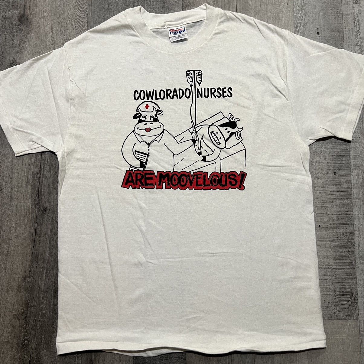Hanes × Vintage VTG Cowlorado Nurses Are Moovelous 90s White Nursing Shirt Size US L / EU 52-54 / 3 - 1 Thumbnail