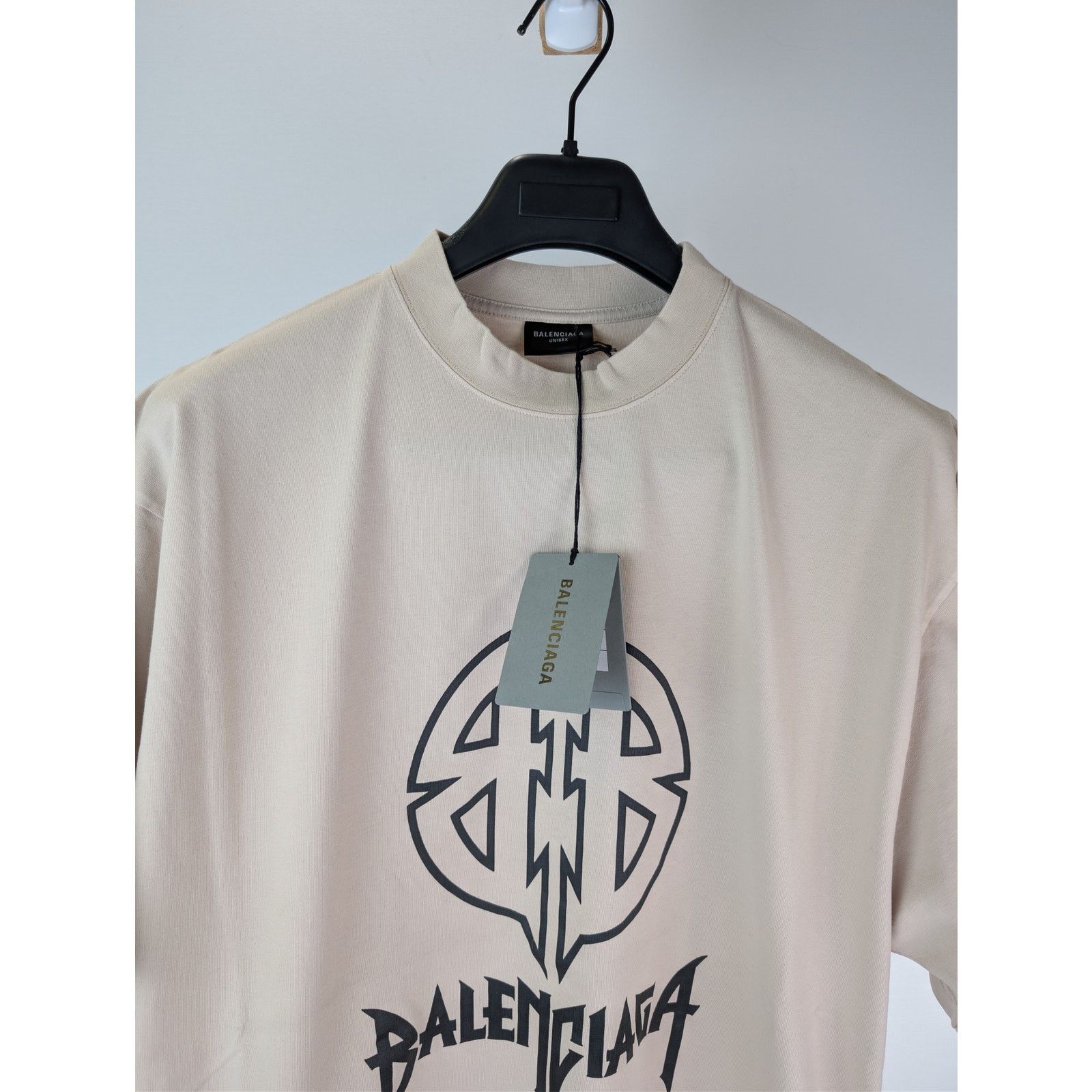 Balenciaga o1rshd1 Cotton Logo Medium Fit T-Shirt in Light Beige/Black Size US S / EU 44-46 / 1 - 7 Thumbnail