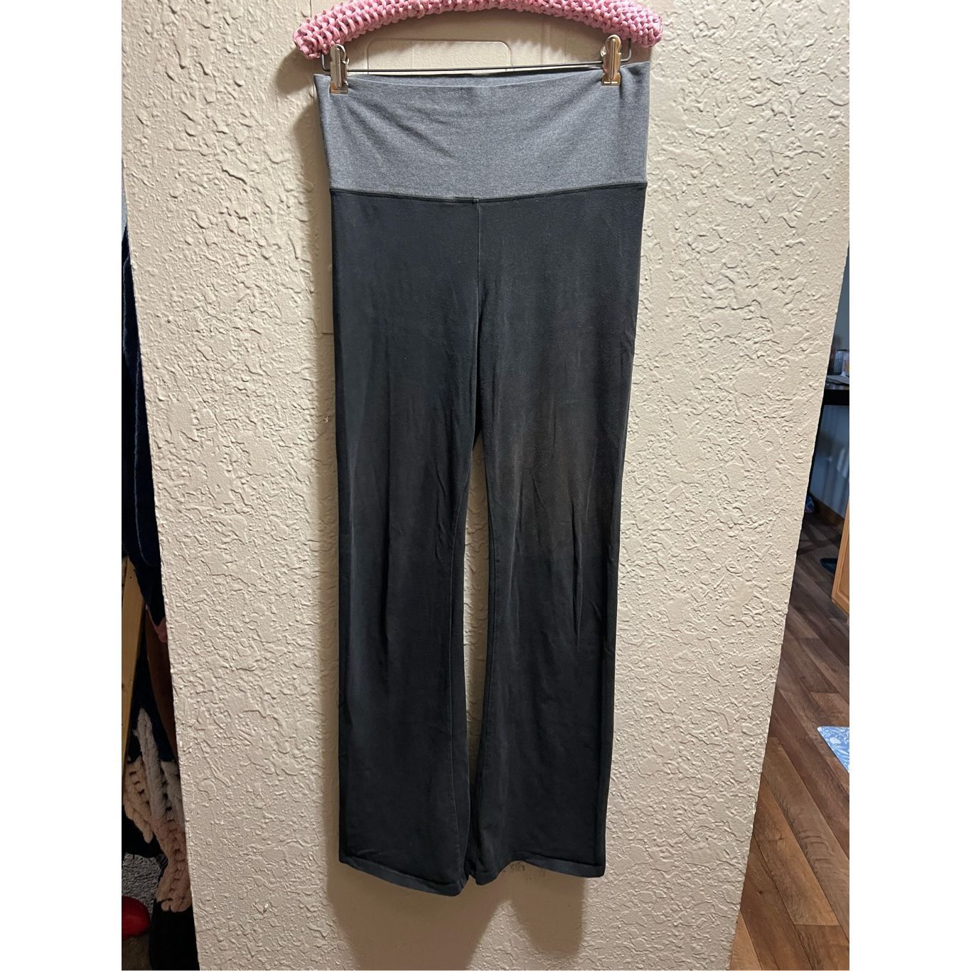 Victoria's Secret Victorias Secret Black With Grey Band Bootcut Leggings Woman Size 28" / US 6 / IT 42 - 1 Thumbnail