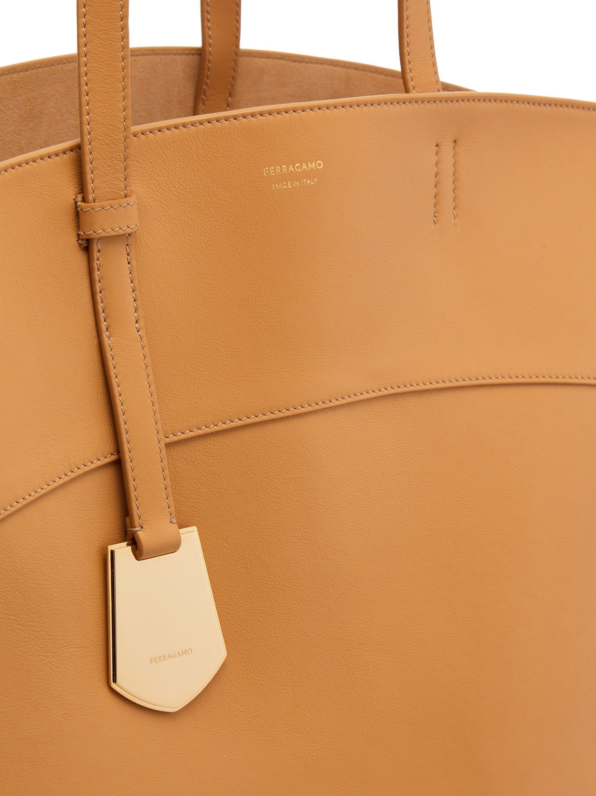 Salvatore Ferragamo o1s1rm0924 Size: OS / Charming Tote Bag in Camel Size ONE SIZE - 4 Thumbnail
