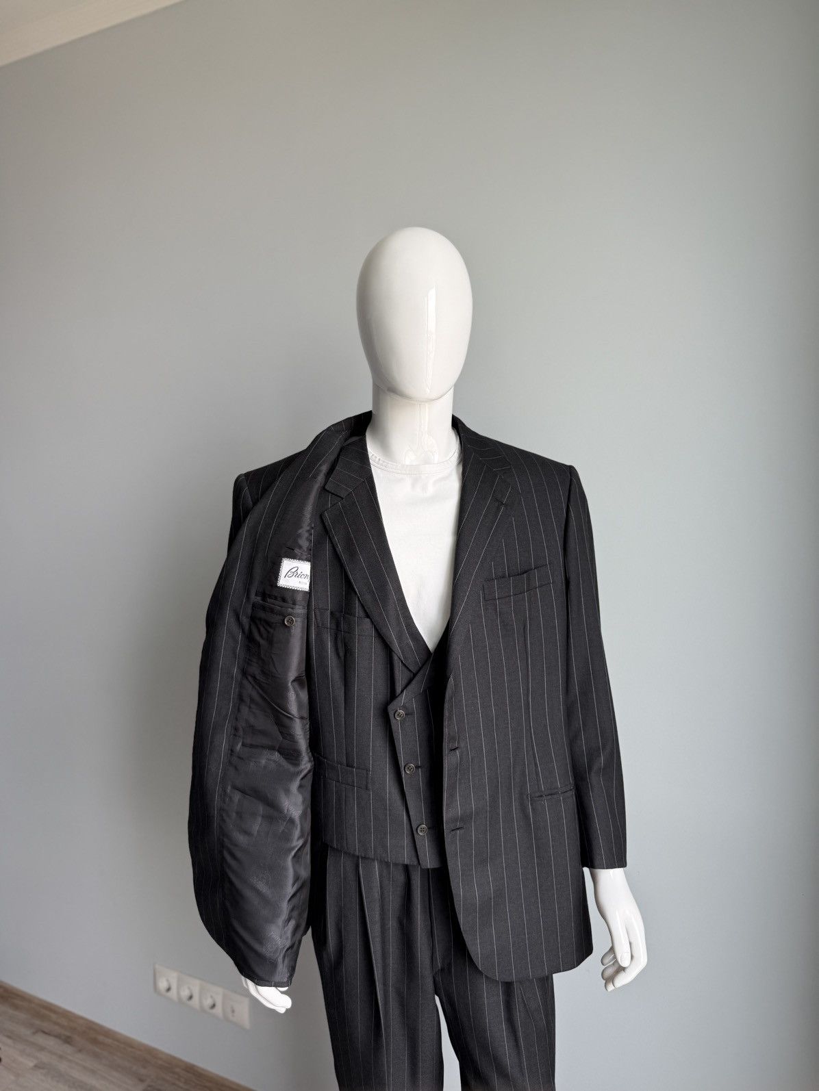 Brioni Brioni Dark Charcoal Grey Pinstripe 3 Piece Suit Wool 44R Size 44R - 3 Thumbnail
