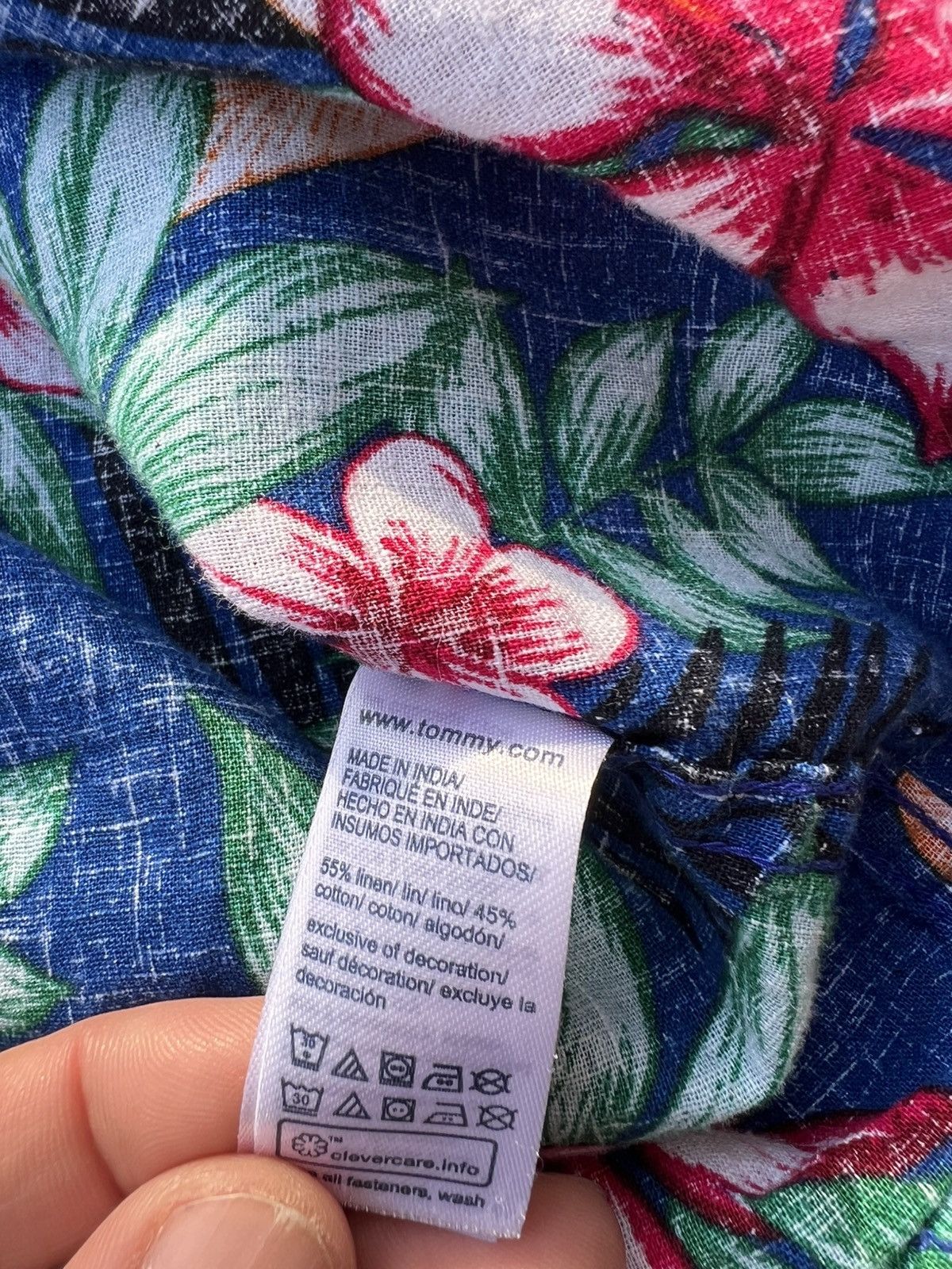 Tommy Hilfiger × Vintage Vintage Tommy Hilfiger Hawaiian S/S Button Down Shirt size S Size US S / EU 44-46 / 1 - 4 Thumbnail
