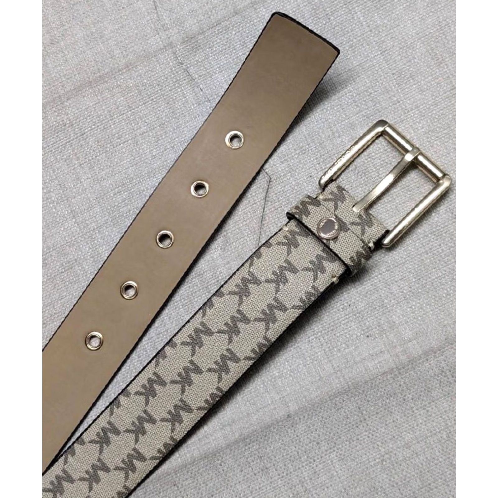 Michael Kors MICHAEL KORS Signature belt 34 tan M Women Belt 34 in Signature Tan Brown 1-5/8" adjustable modern belt Size ONE SIZE - 4 Thumbnail