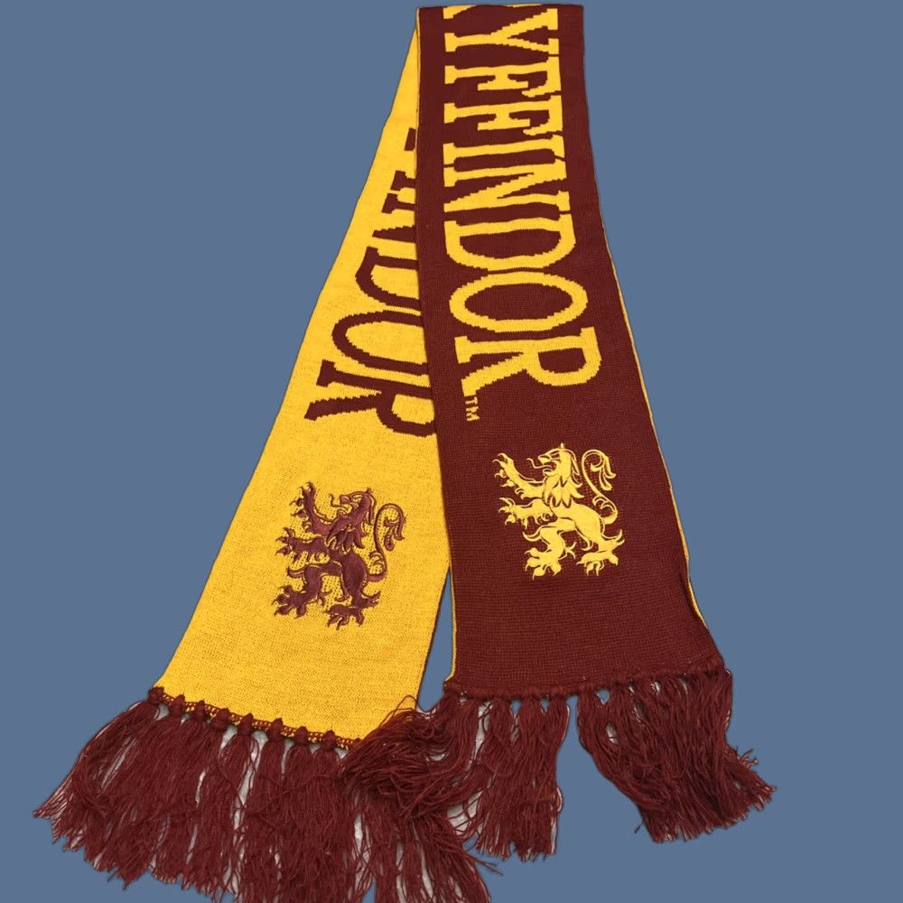 Vintage **Harry Potter Gryffindor Reversible Red Scarf** User: **Gryffindor Reversible Red Harry Potter Scarf** Size ONE SIZE - 1 Thumbnail