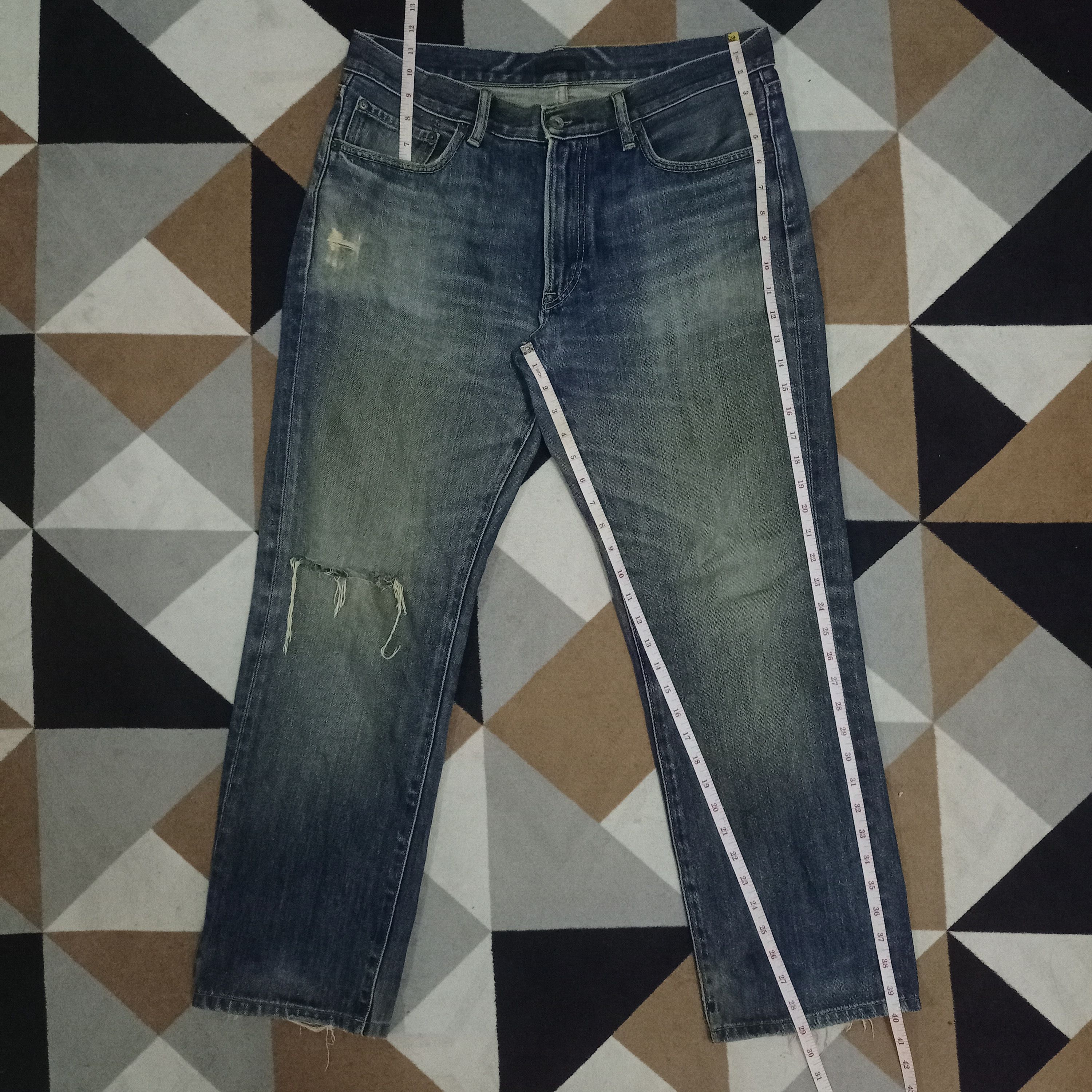 Japanese Brand × Uniqlo Vintage Japanese Uniqlo Baggy Style Faded Jeans 35x29 Size US 35 - 10 Thumbnail