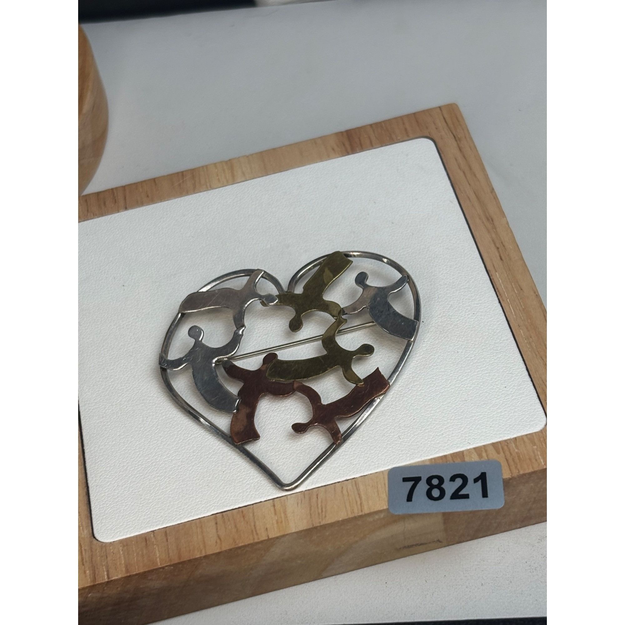 Other Vintage Heart Shaped Brooch Pin Size ONE SIZE - 4 Thumbnail