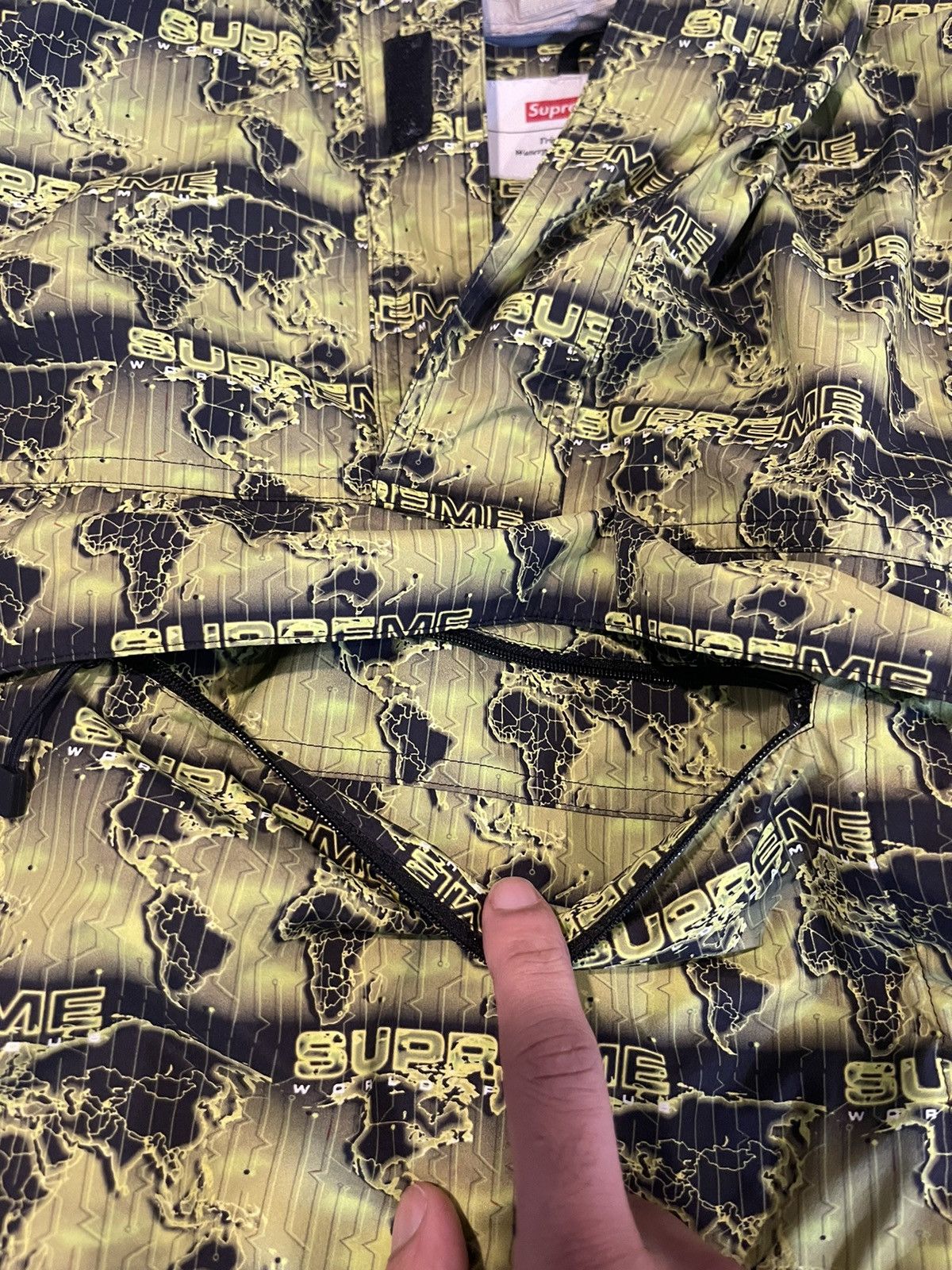 Supreme Supreme ‘World Famous’ Taped Seam Pullover Size US M / EU 48-50 / 2 - 6 Thumbnail