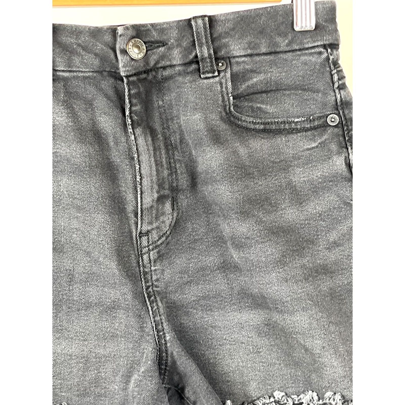 American Eagle Outfitters American Eagle Outfitters Shorts Womens 4 Cut-Off Black Cotton Blend Zip Fly Denim 5-Pocket Design Stretch Regular Vintage? No Ladies Womens Size 27" / US 4 / IT 40 - 3 Thumbnail