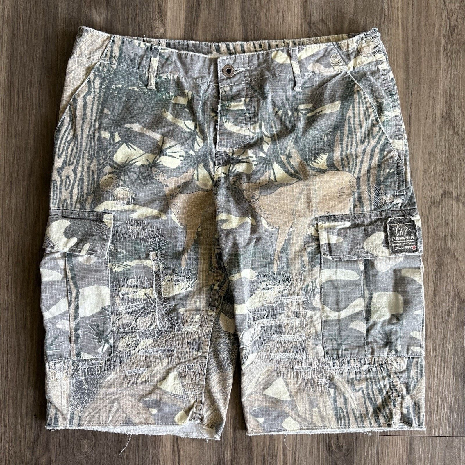 Vintage Vintage Realtree Camo Cargo Shorts Mens Size 32 Hardwoods Size US 32 / EU 48 - 1 Thumbnail