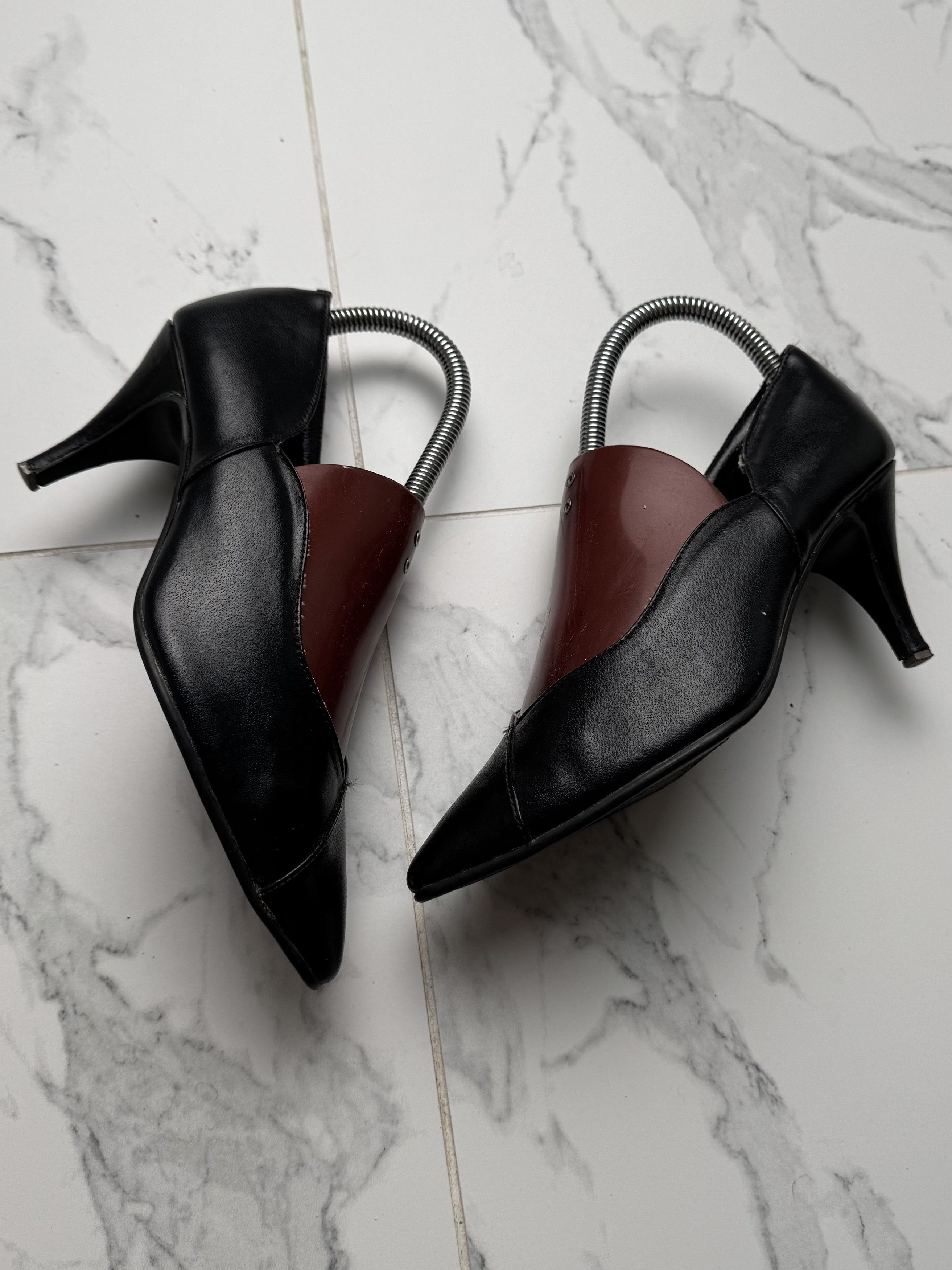 Vintage Vintage Leather Kitten Heel Pumps Pointed Toe Office Shoes Size US 6 / IT 36 - 2 Thumbnail