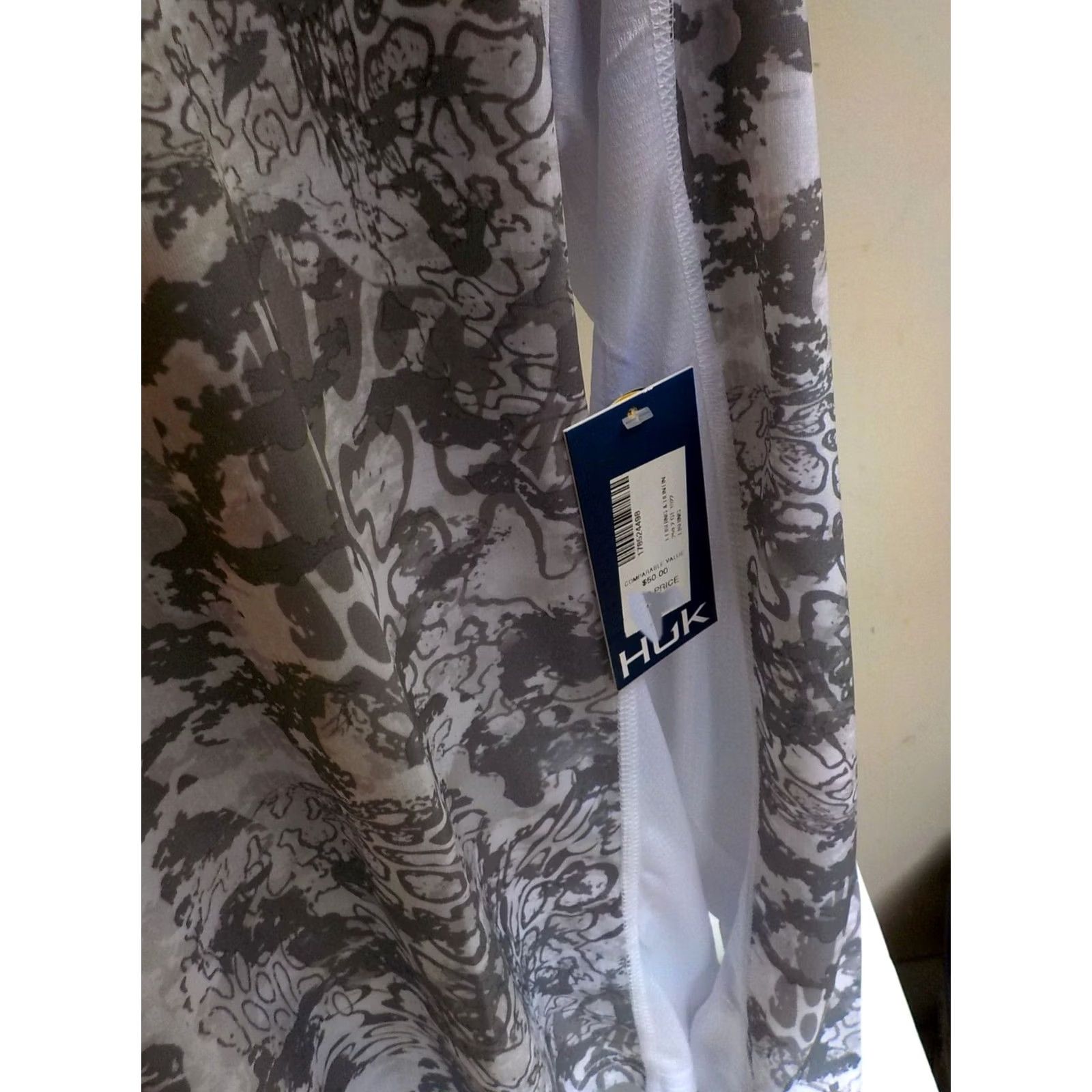Vintage VINTAGE HUK Icon X Tide Change Long Sleeve Pullover Gray/White Poly XL NWT Size US XL / EU 56 / 4 - 2 Thumbnail
