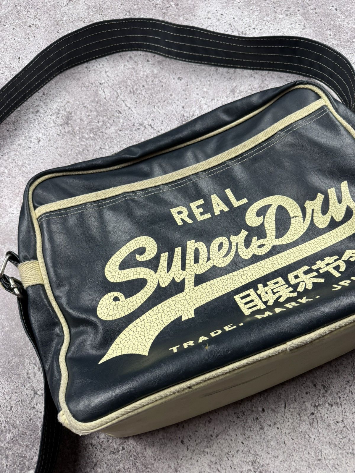 Japanese Brand VINTAGE JAPANESSE SUPERDRY LEATHER EVISU MESSRNGER BAG Size ONE SIZE - 5 Thumbnail